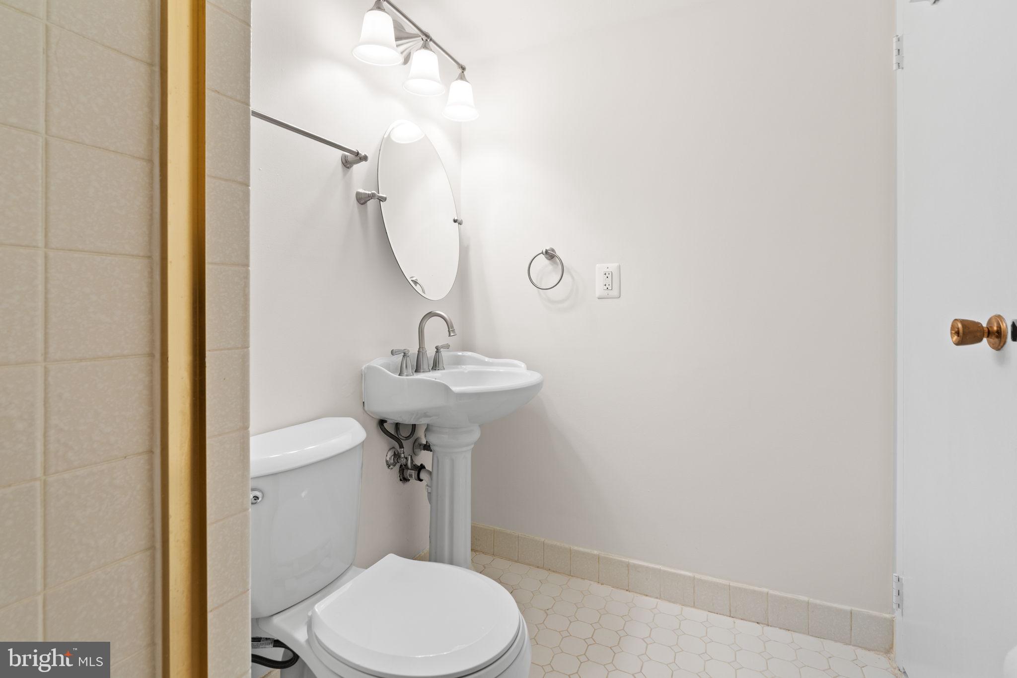 WESTLAKE TOWERS - Residential