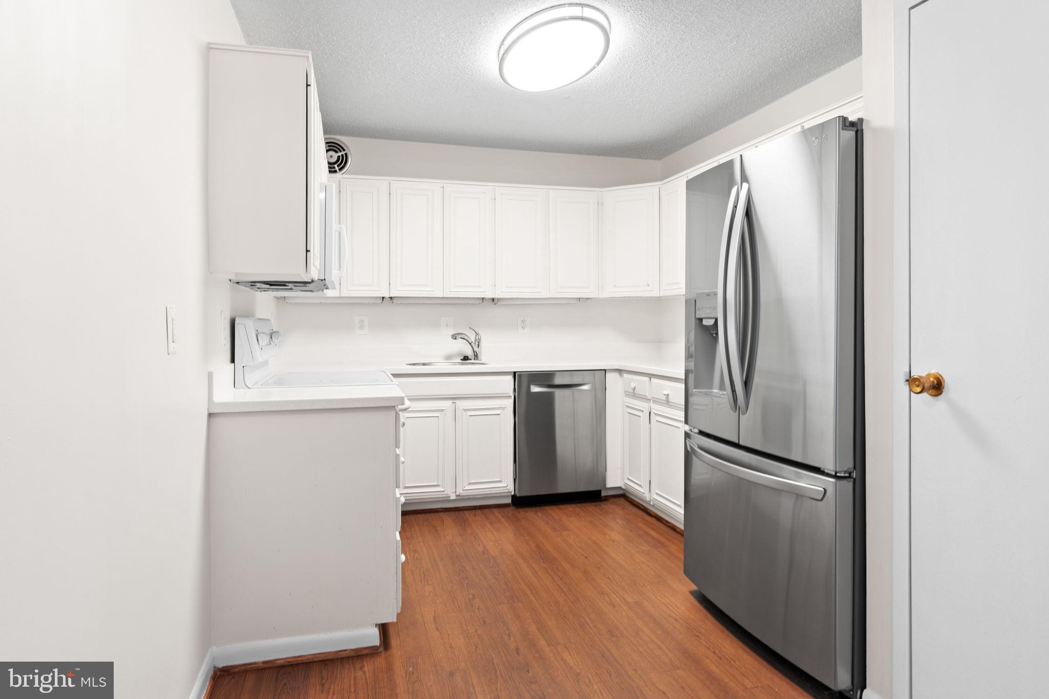 WESTLAKE TOWERS - Residential