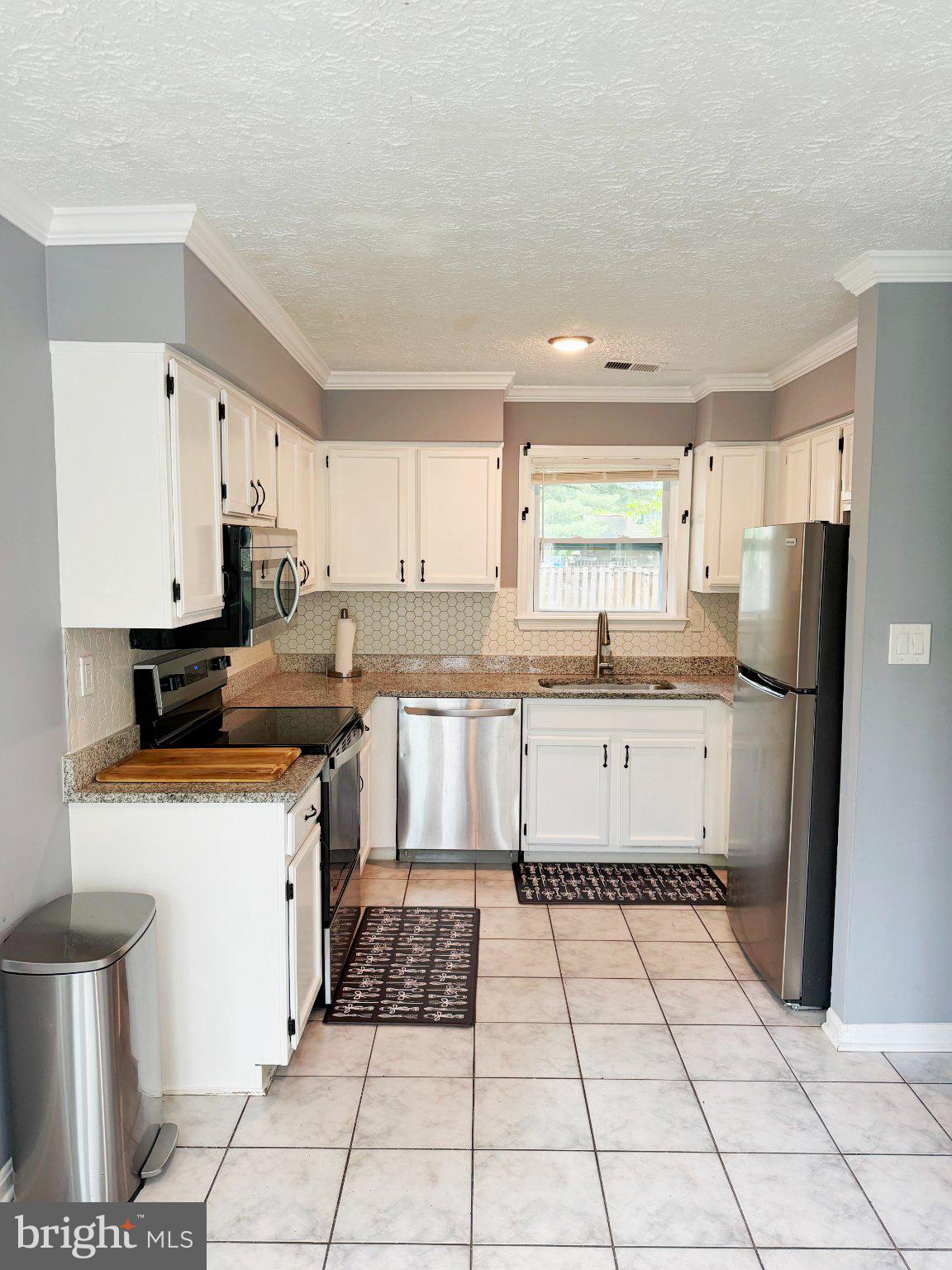 ST. CHARLES HAMPSHIRE - Residential