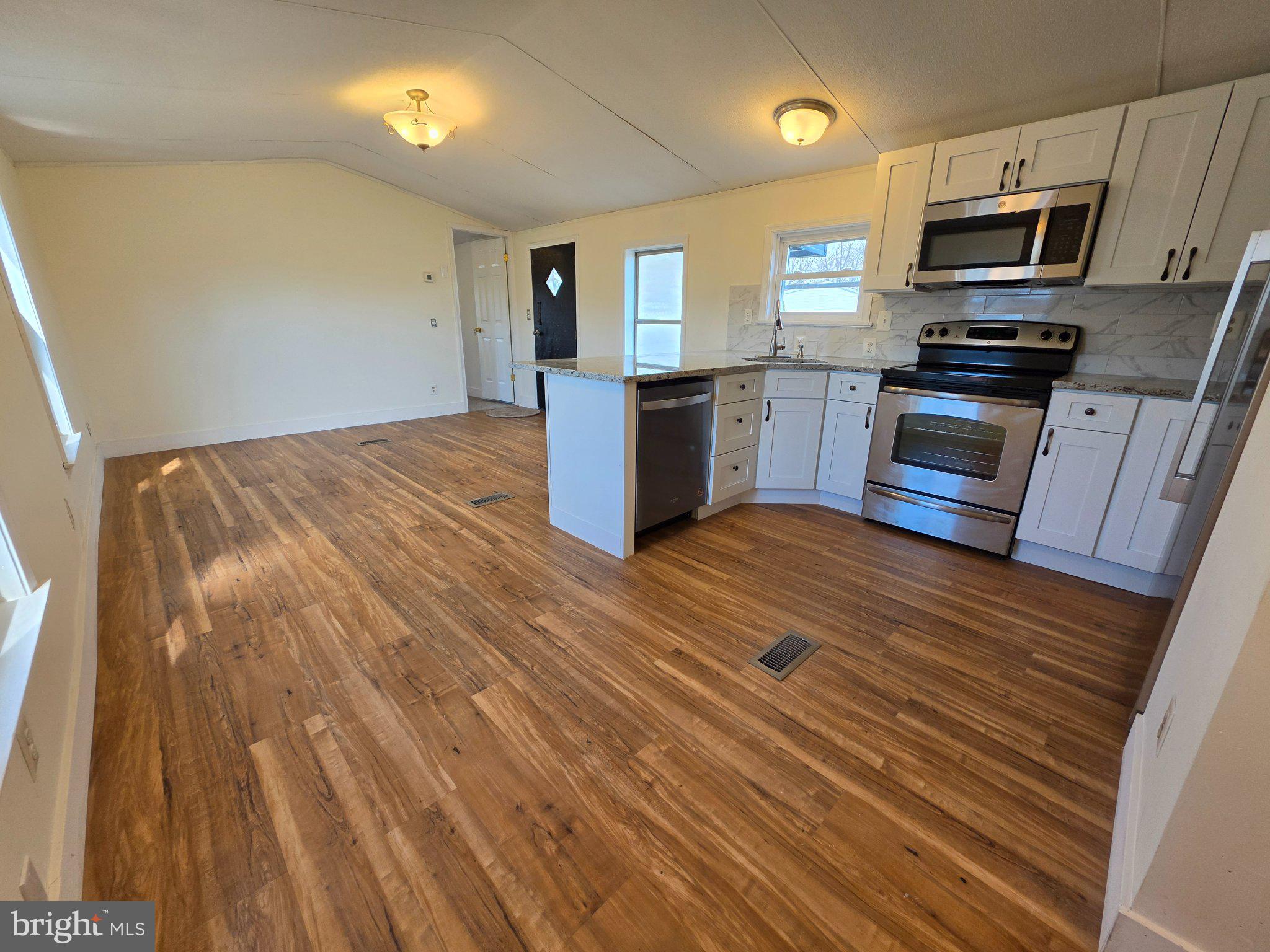 NEIGHBORS OF CREEKVIEW COURT - Residential