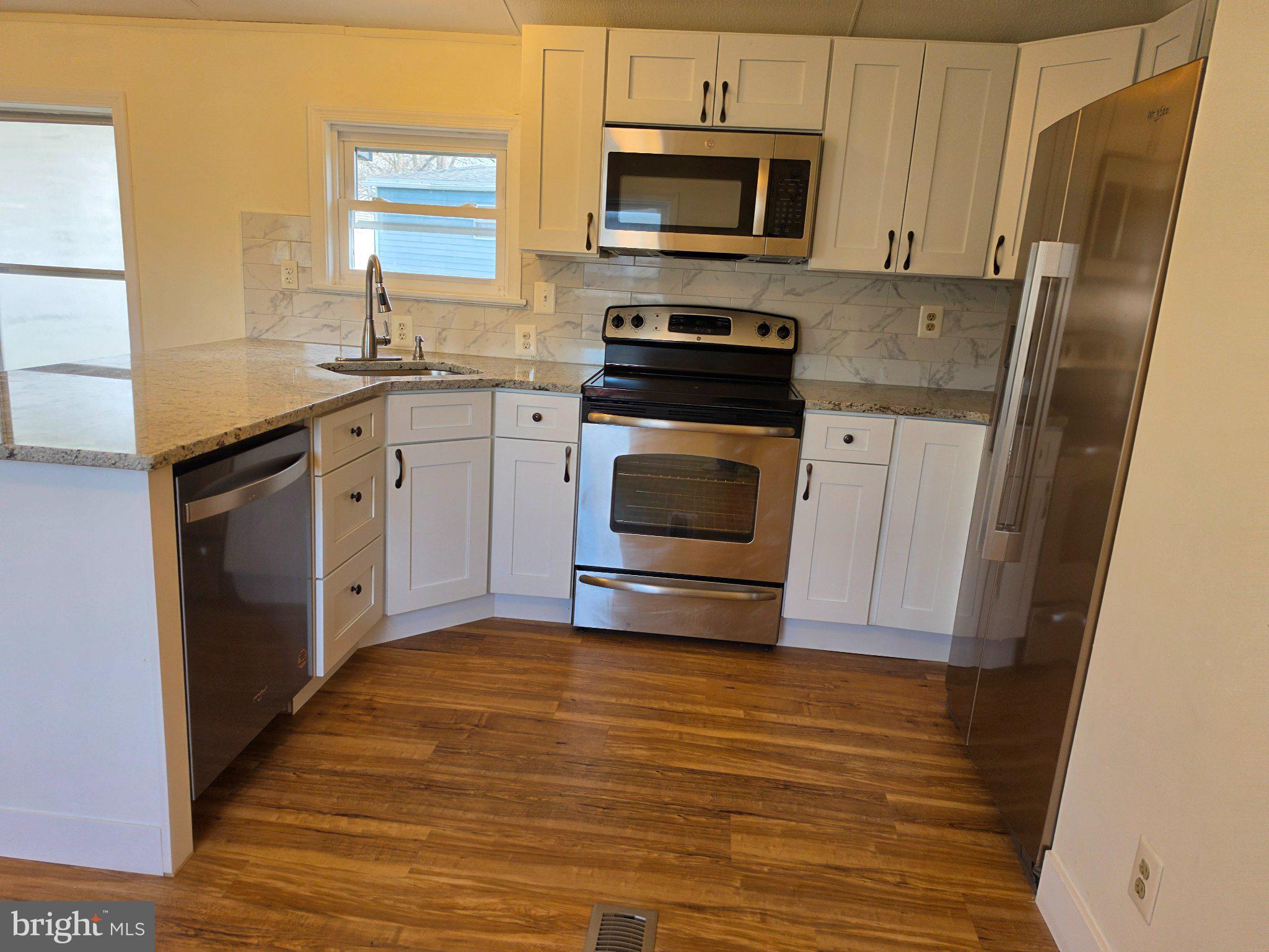 NEIGHBORS OF CREEKVIEW COURT - Residential