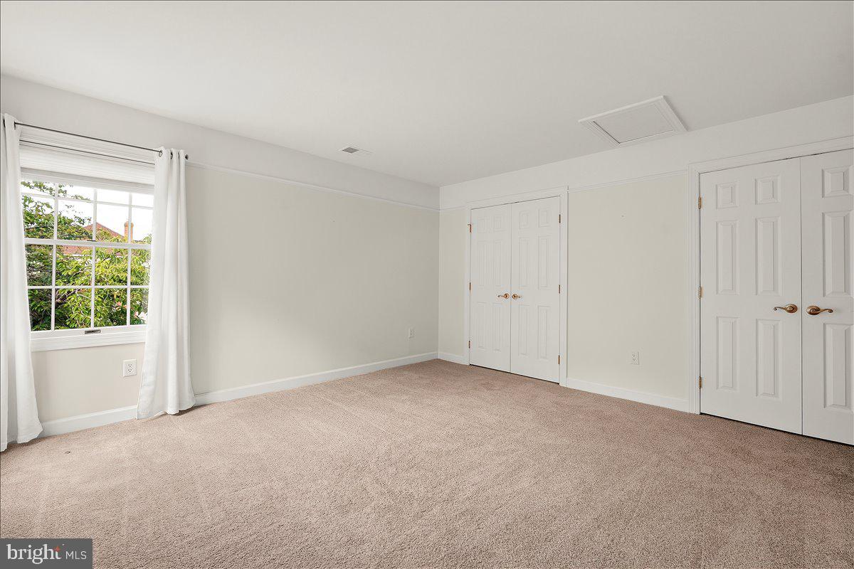 LAYTONSVILLE KNOLLS - Residential