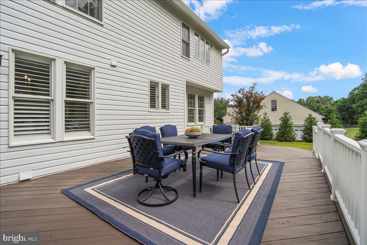 LAYTONSVILLE KNOLLS - Residential