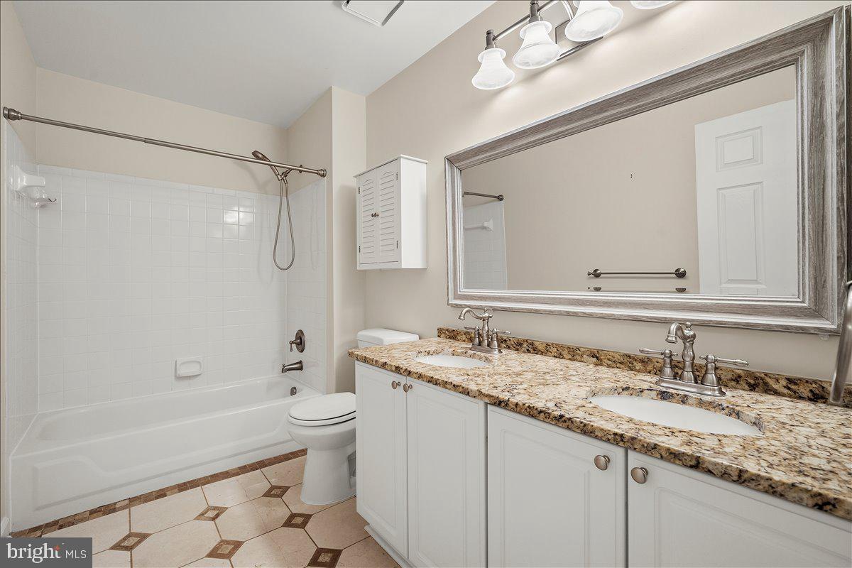 LAYTONSVILLE KNOLLS - Residential