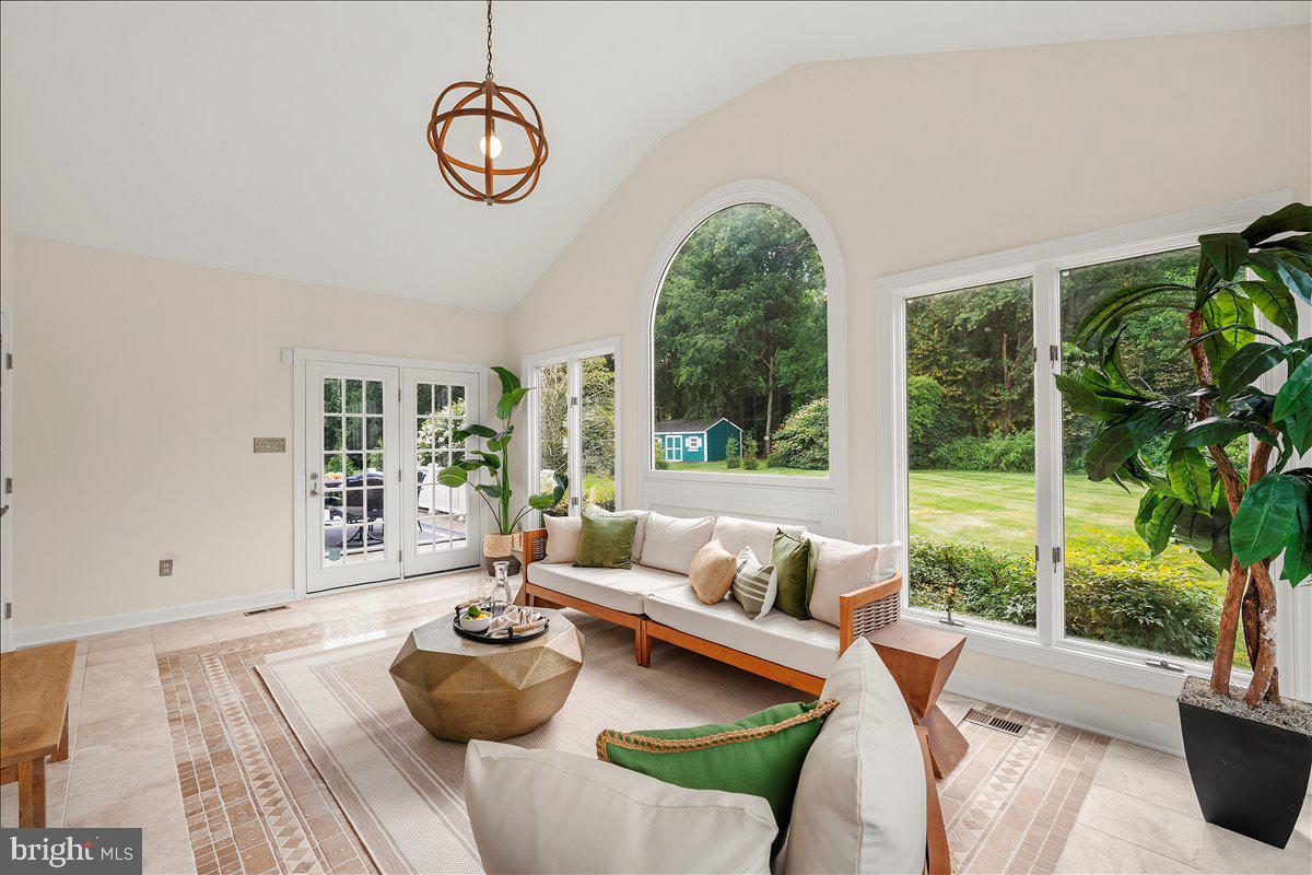LAYTONSVILLE KNOLLS - Residential