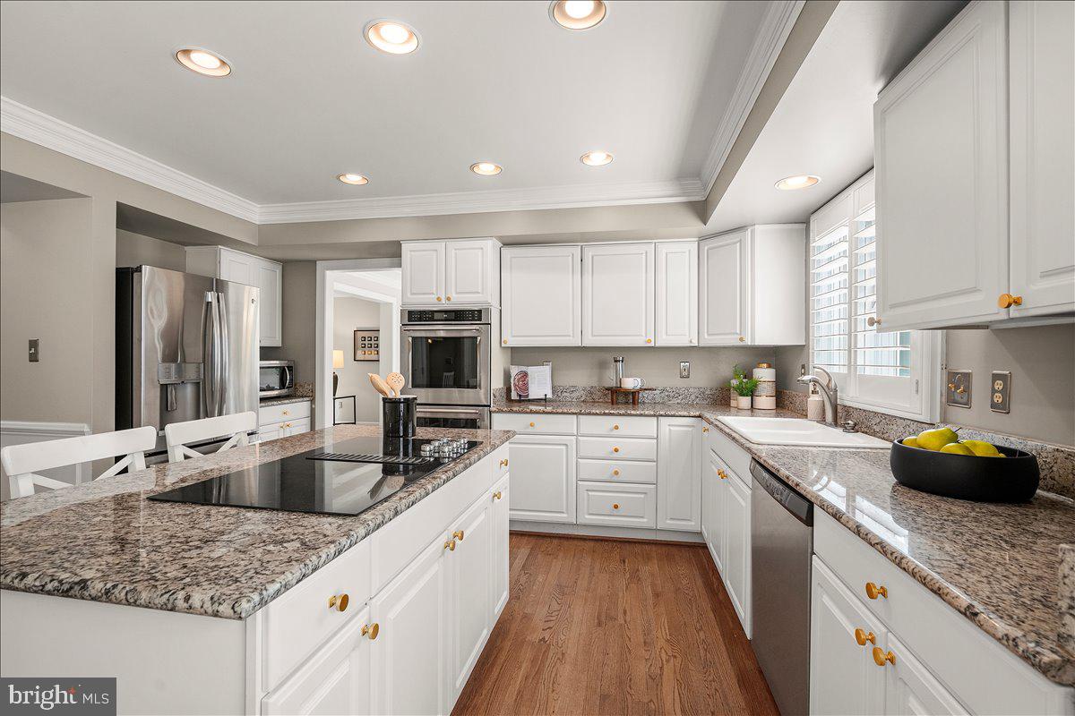 LAYTONSVILLE KNOLLS - Residential