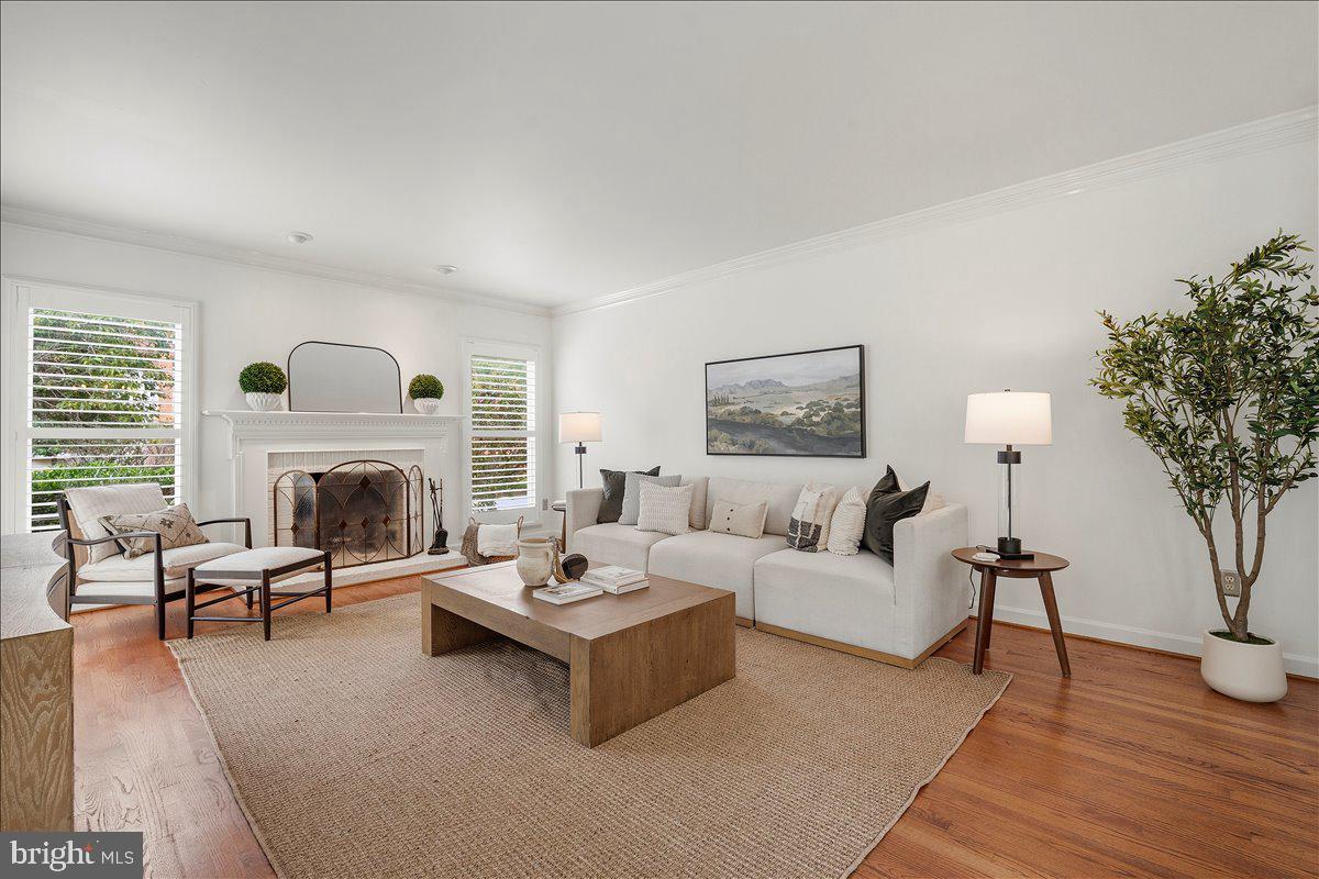 LAYTONSVILLE KNOLLS - Residential