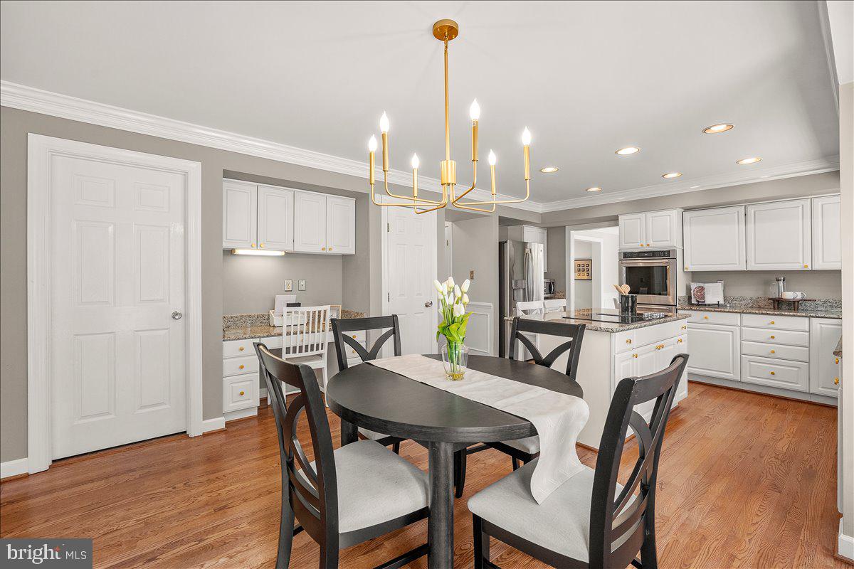 LAYTONSVILLE KNOLLS - Residential