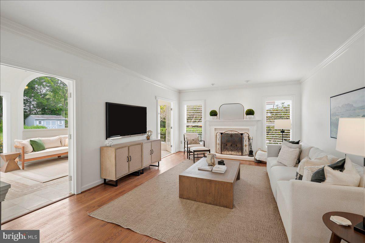 LAYTONSVILLE KNOLLS - Residential