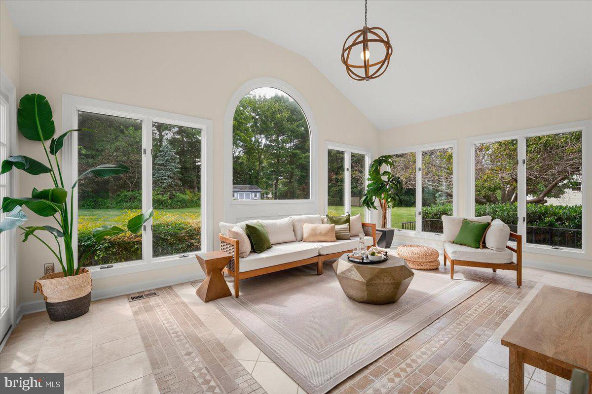 LAYTONSVILLE KNOLLS - Residential