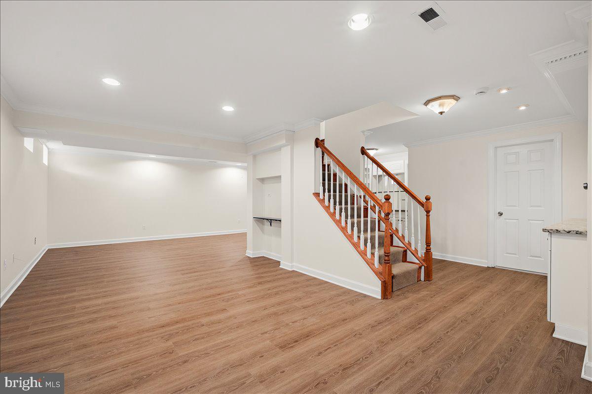 LAYTONSVILLE KNOLLS - Residential