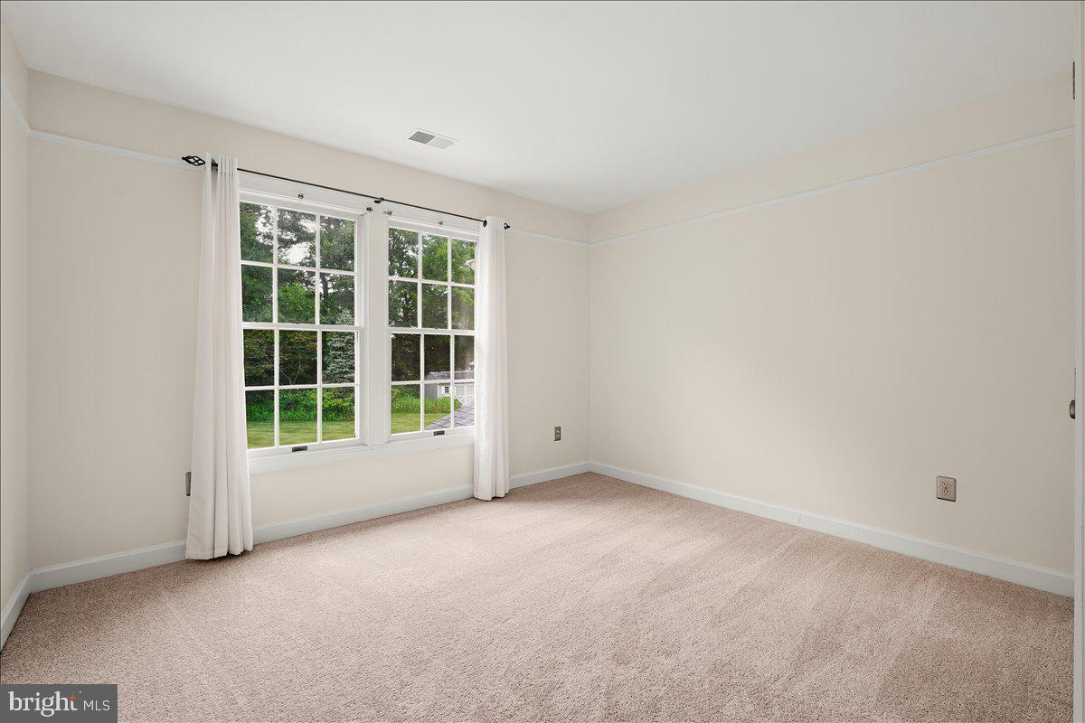 LAYTONSVILLE KNOLLS - Residential