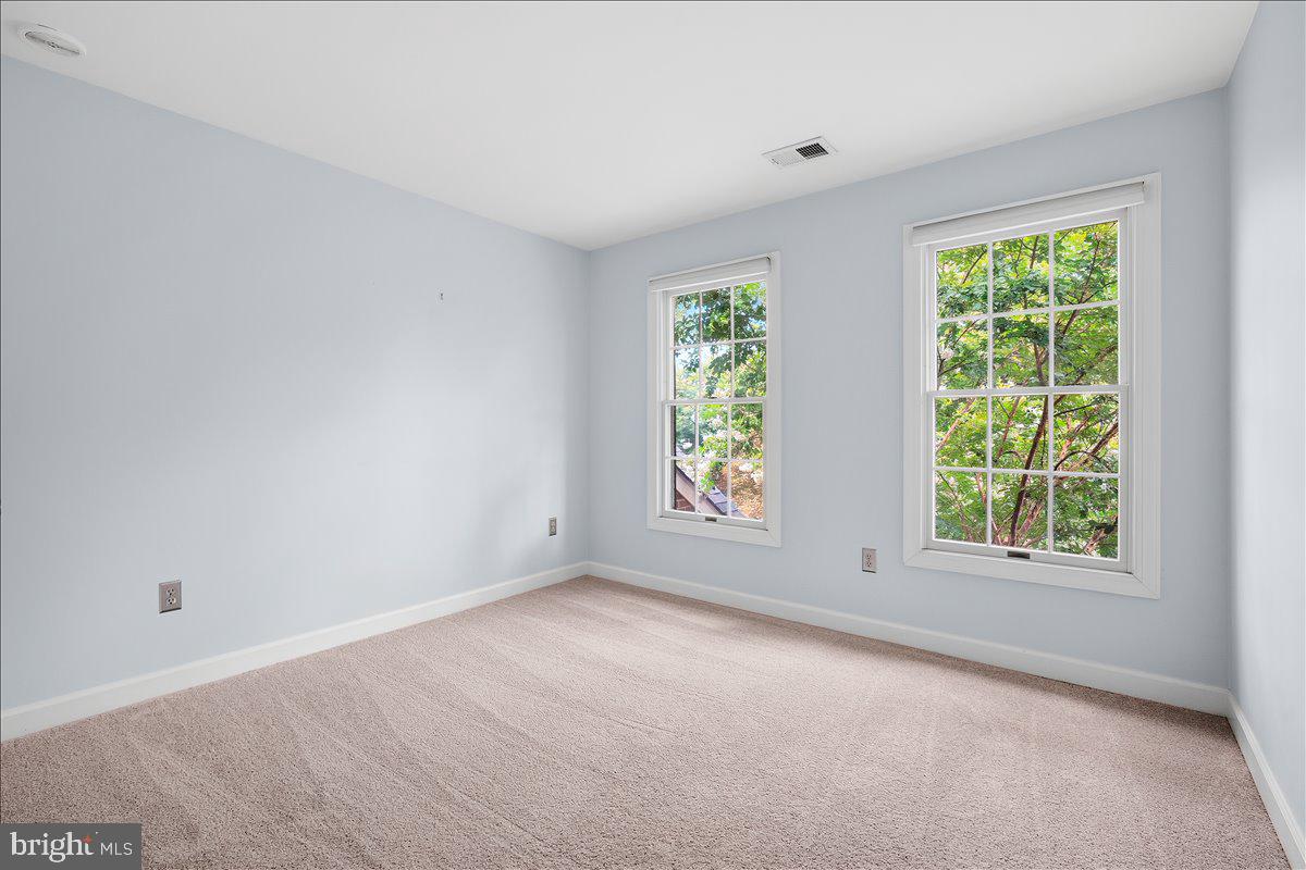 LAYTONSVILLE KNOLLS - Residential