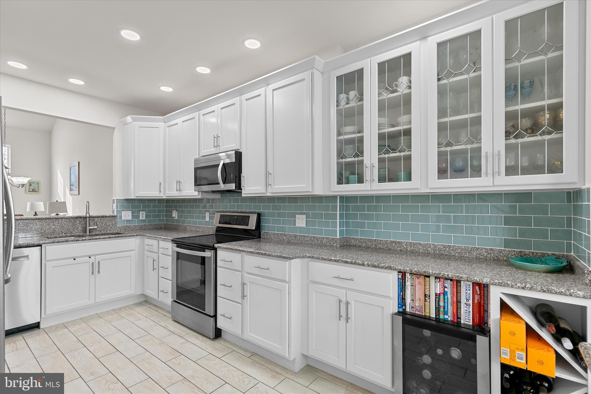 BAY SHORES - Residential