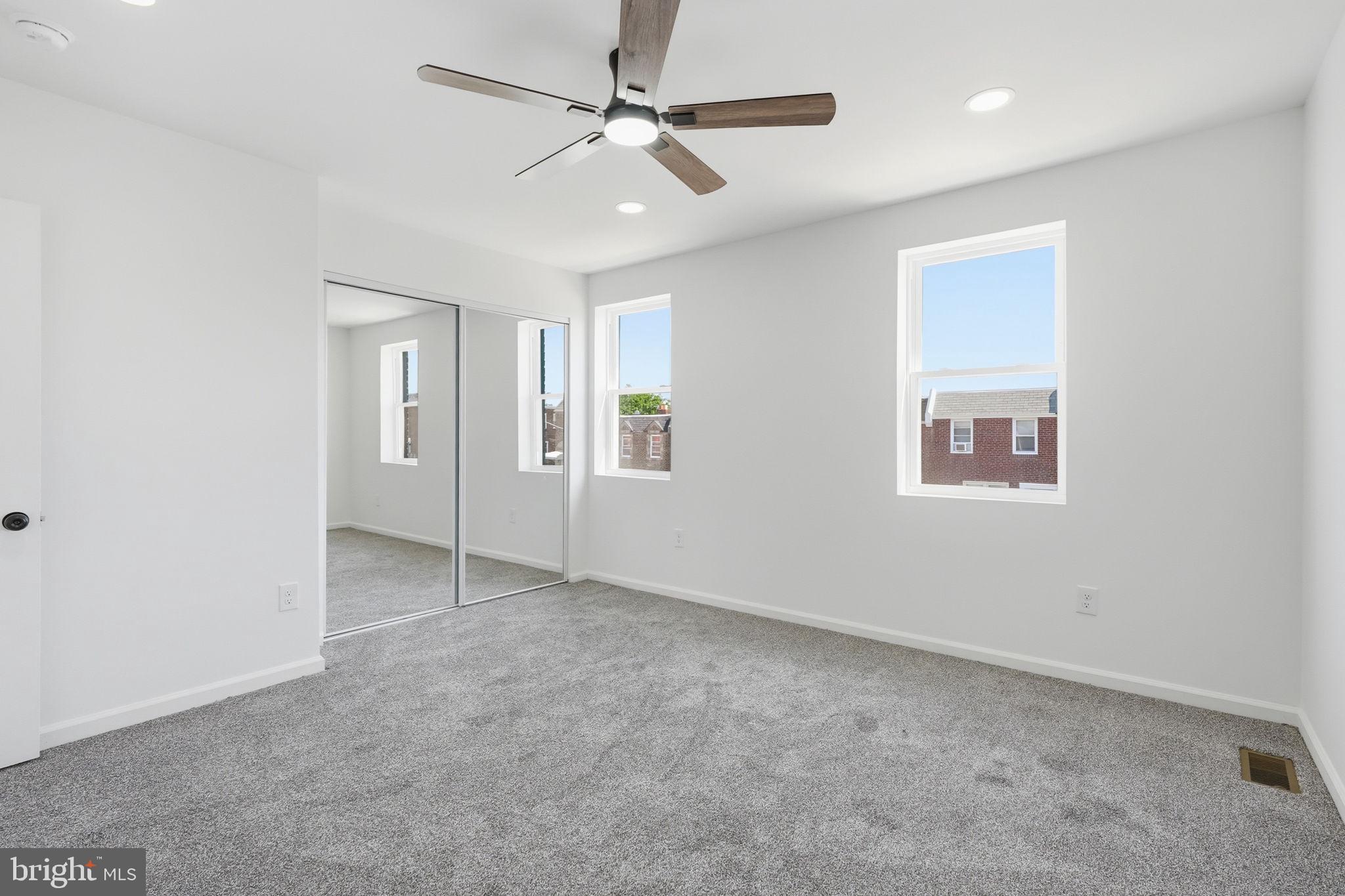 LAWNDALE - Residential