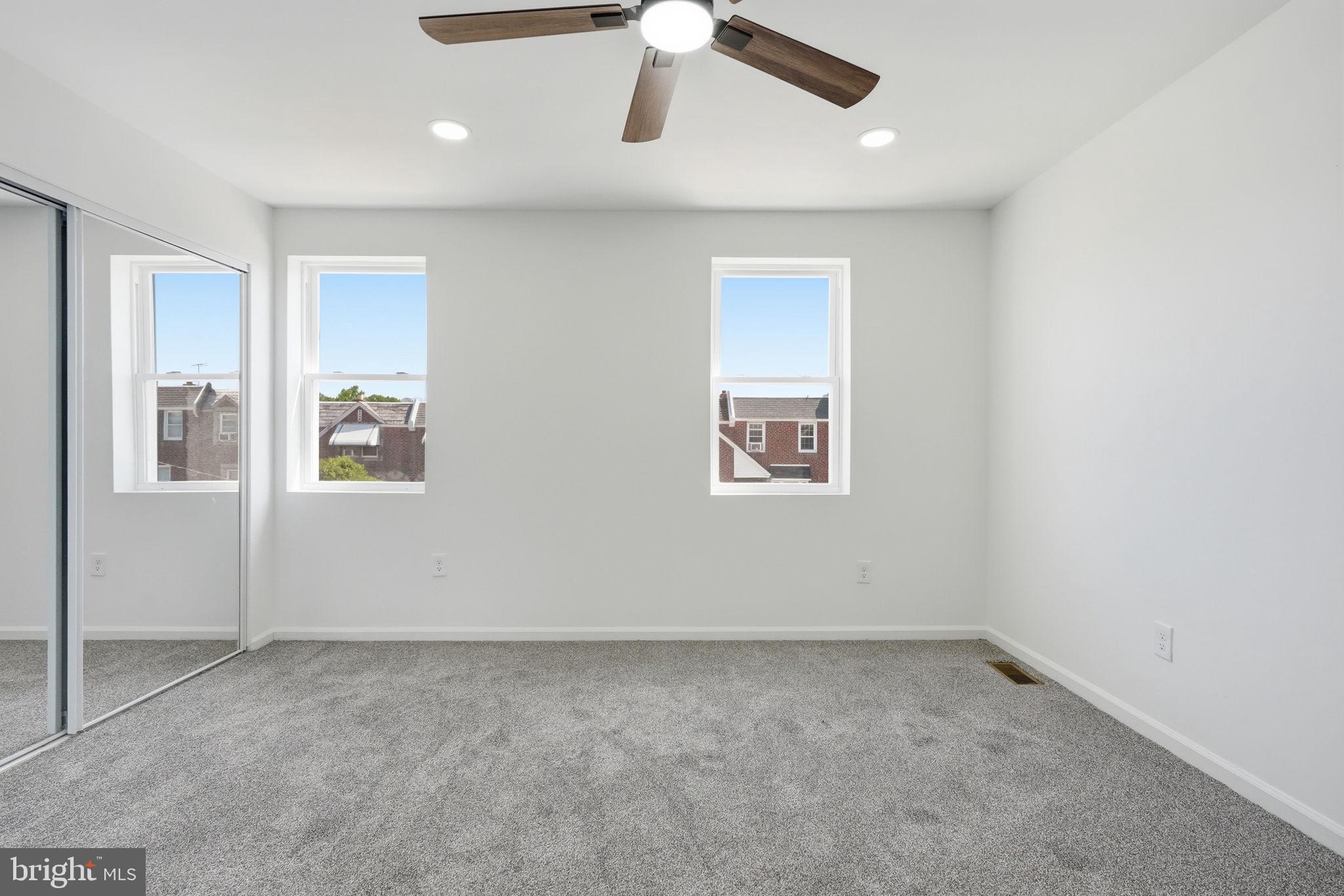 LAWNDALE - Residential
