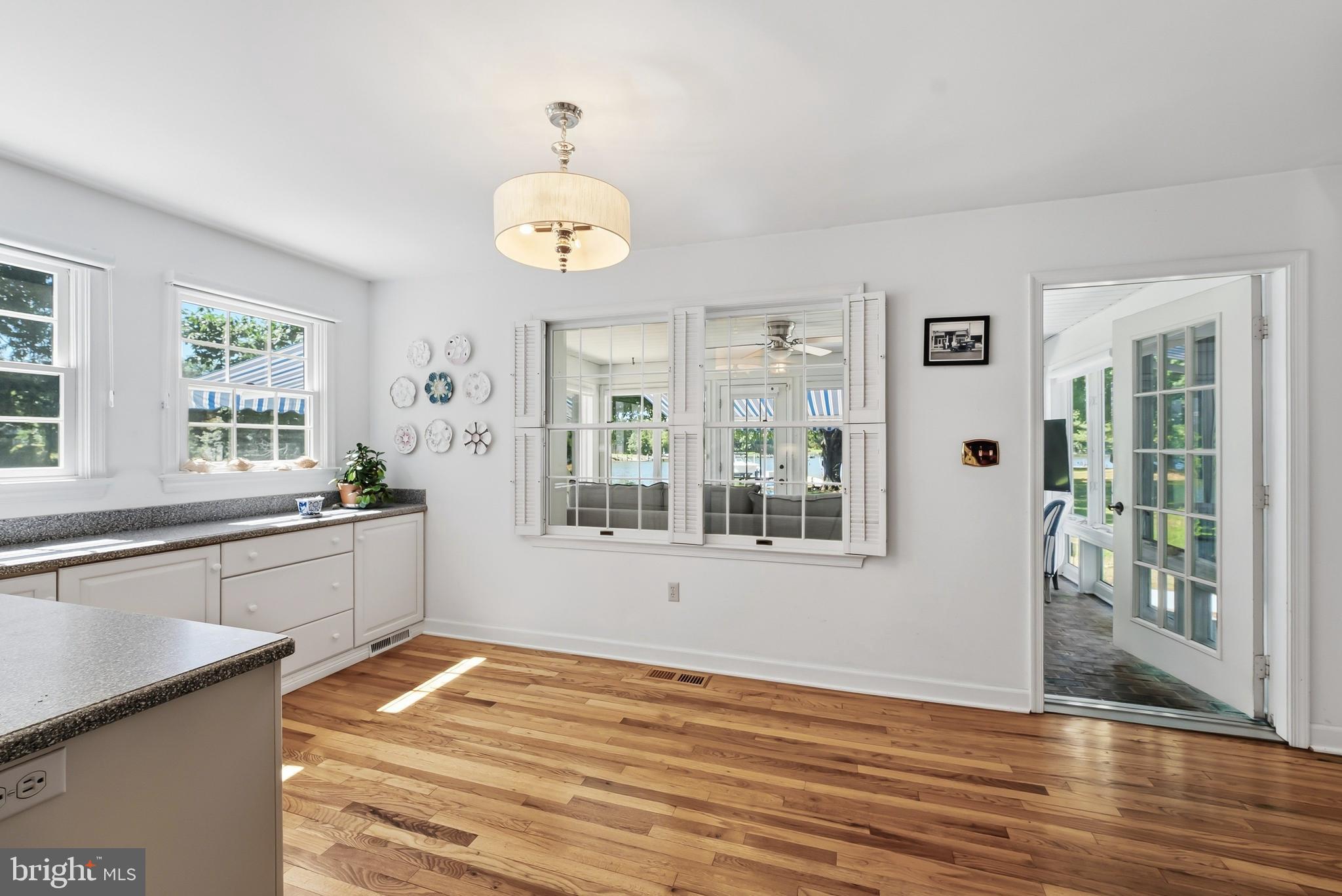 WAVERLY ISLAND ESTATES - Residential