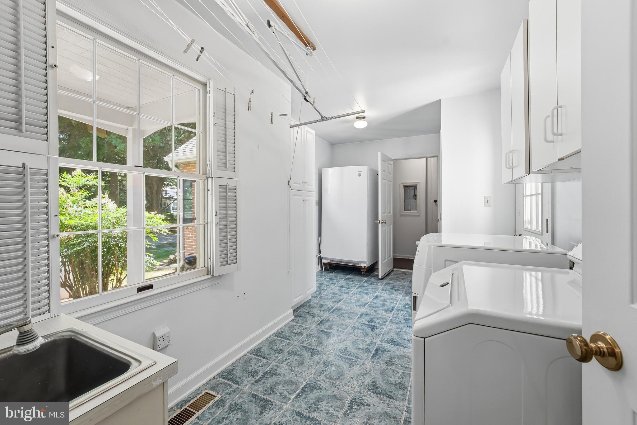 WAVERLY ISLAND ESTATES - Residential