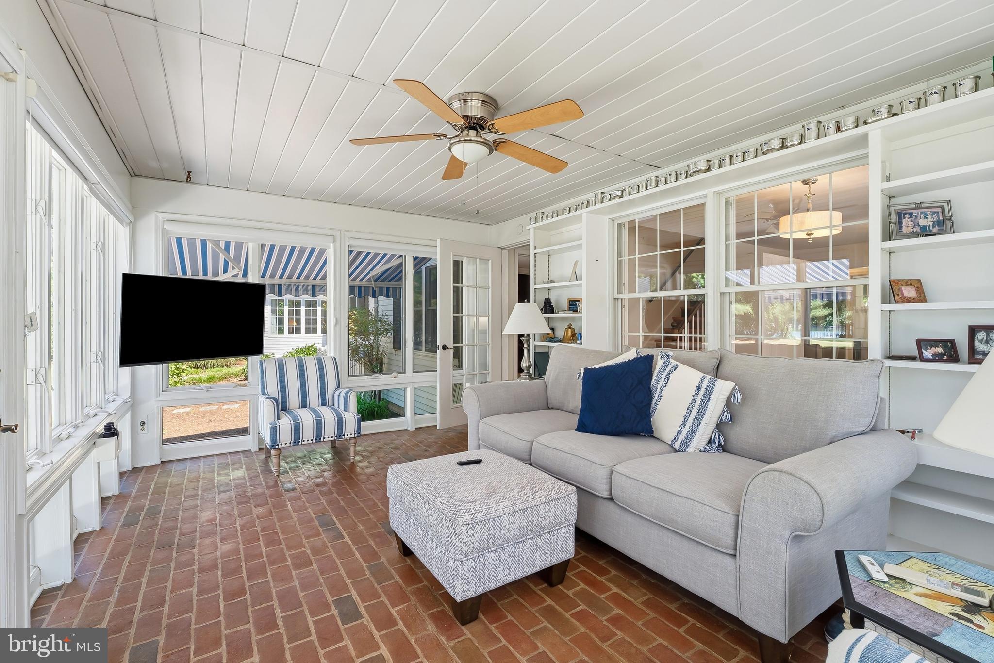 WAVERLY ISLAND ESTATES - Residential