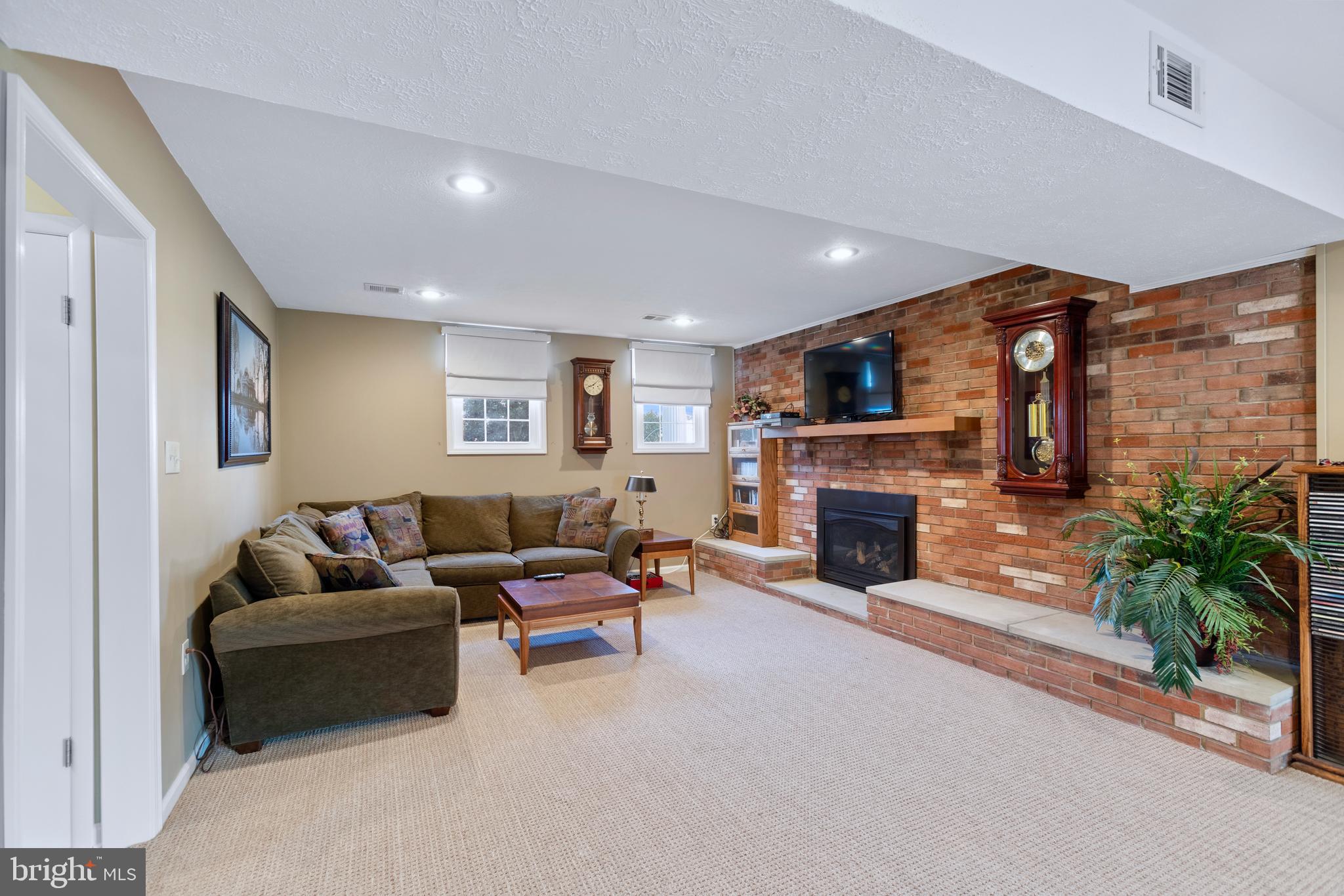 CHALET WOODS - Residential Lease