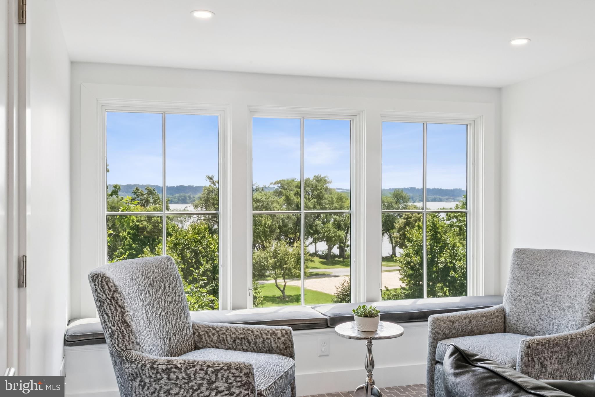 OLD TOWN ALEXANDRIA - Residential