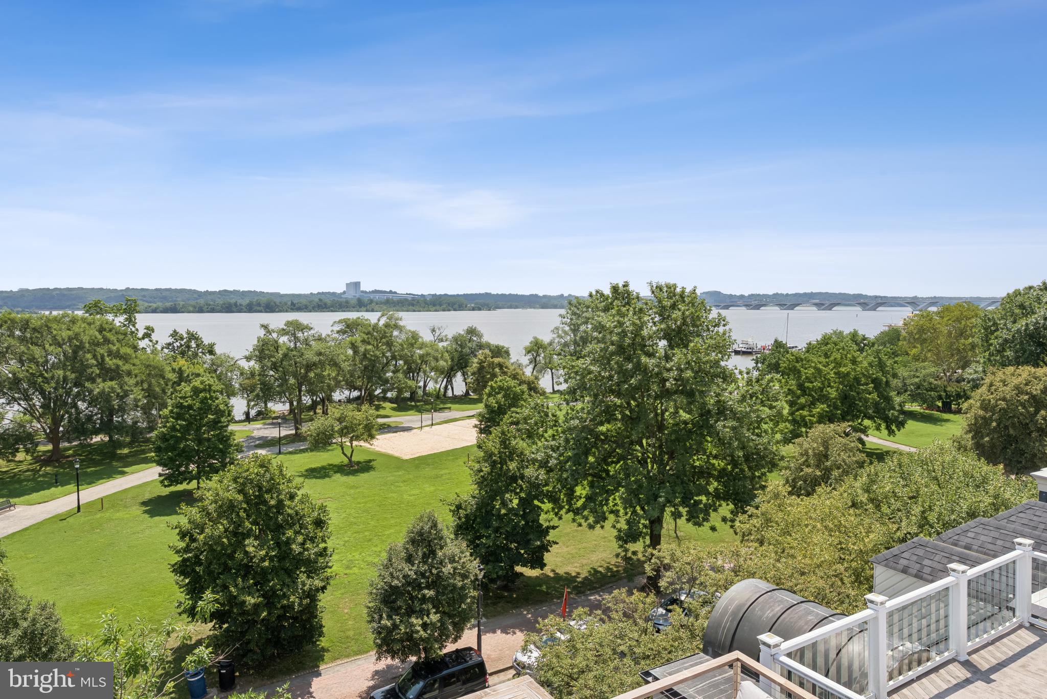 OLD TOWN ALEXANDRIA - Residential