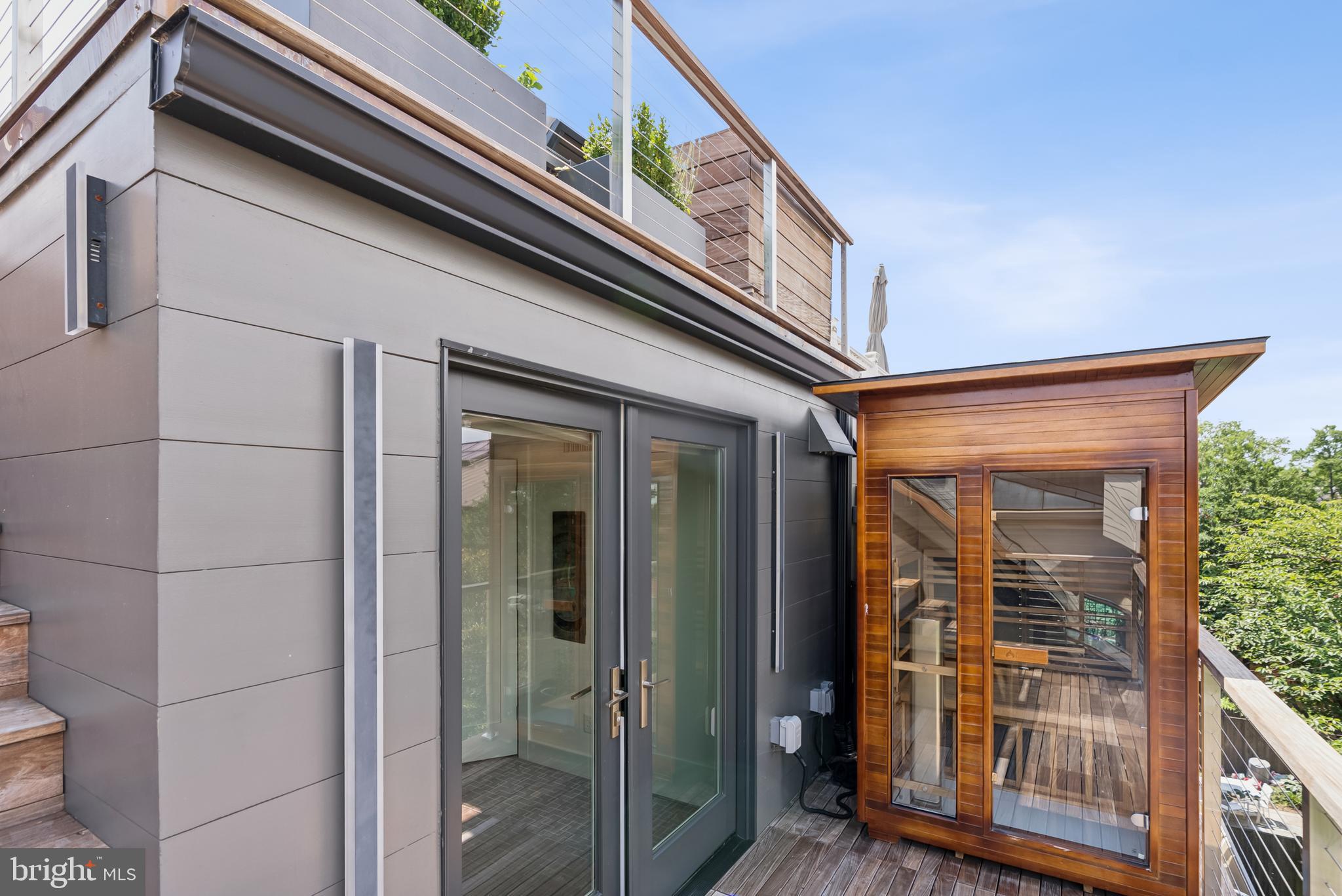 OLD TOWN ALEXANDRIA - Residential