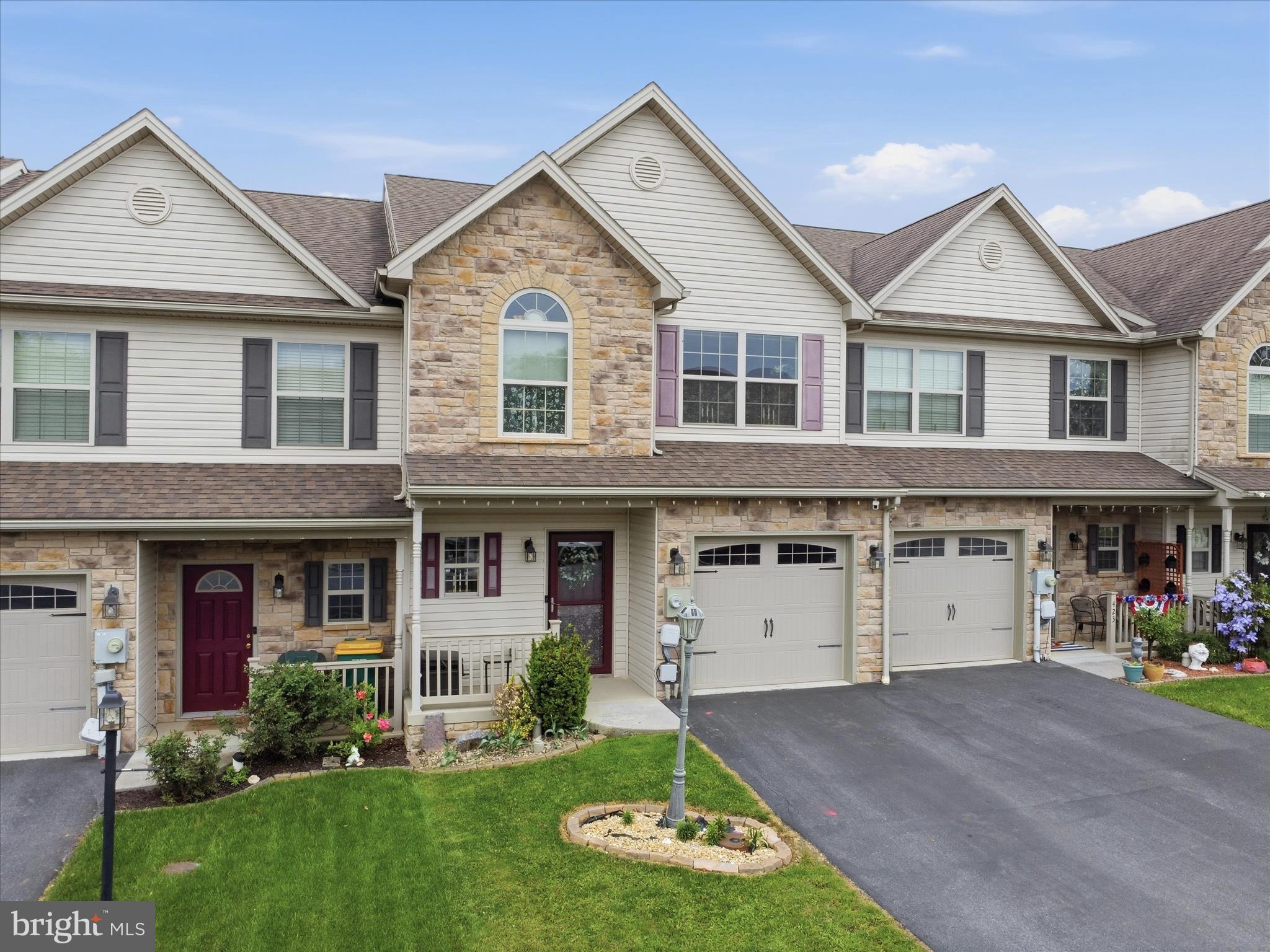WALNUT KNOLLS - Residential