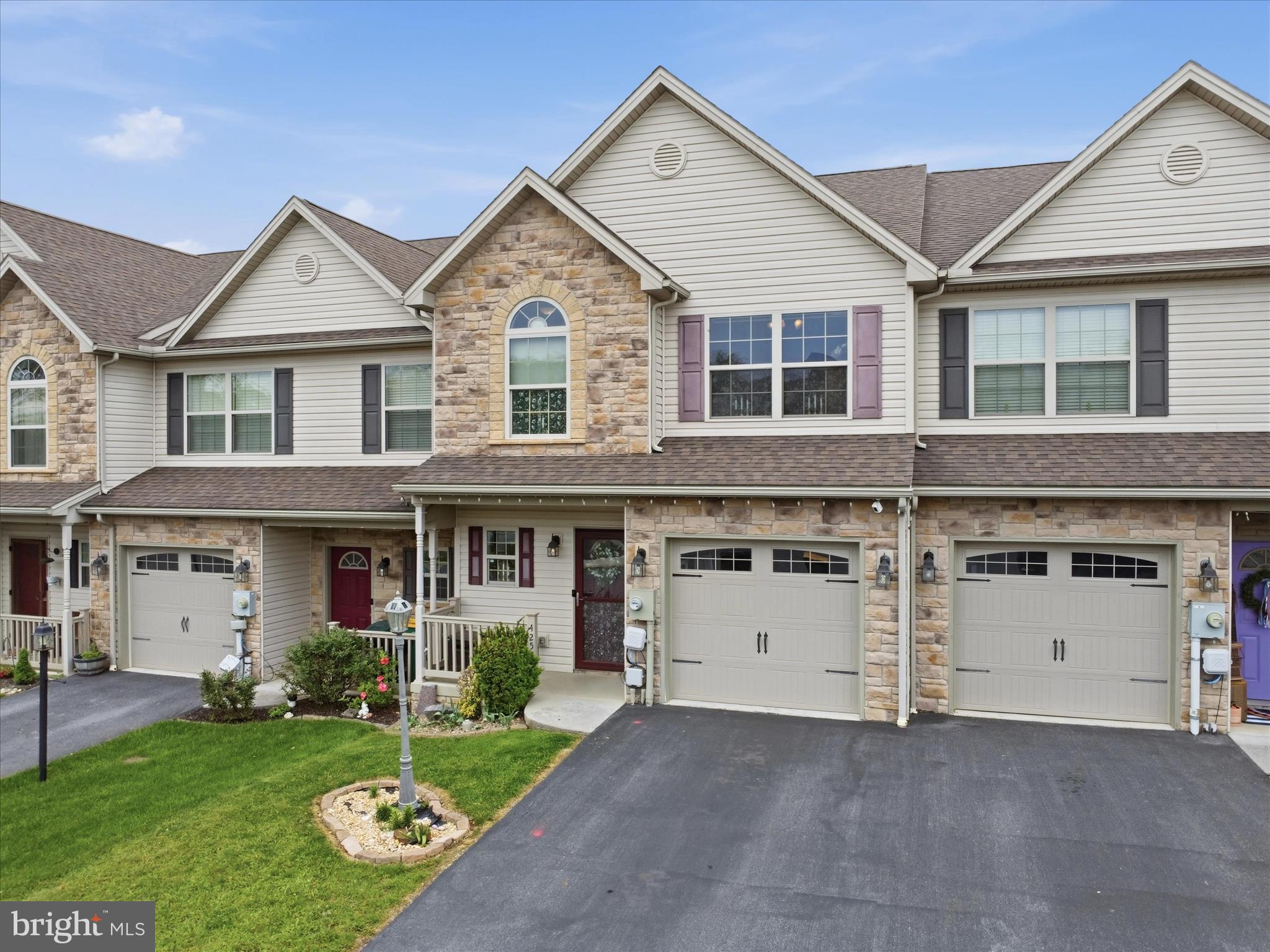 WALNUT KNOLLS - Residential