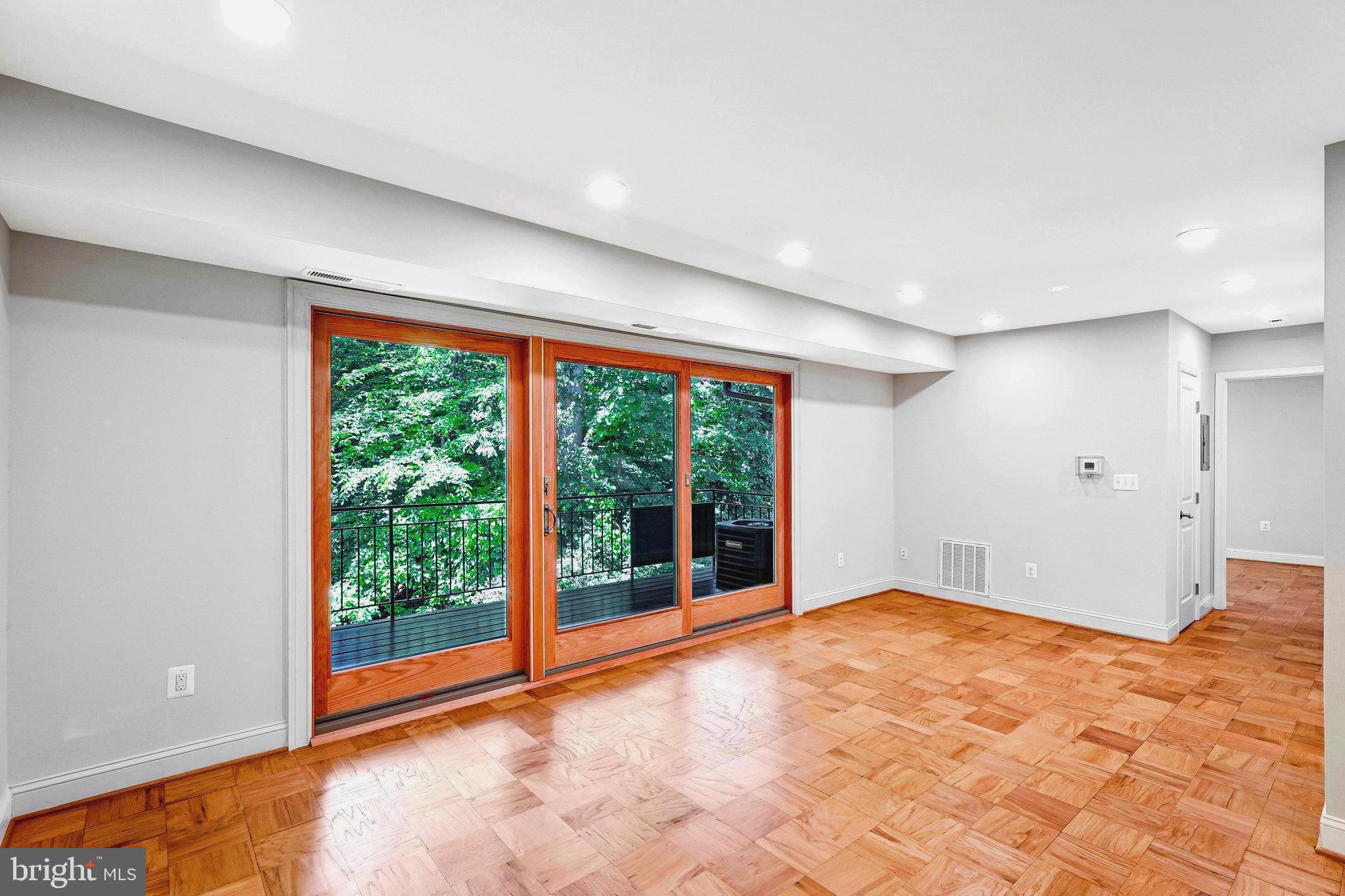 MOSBY WOODS GARDEN - Residential