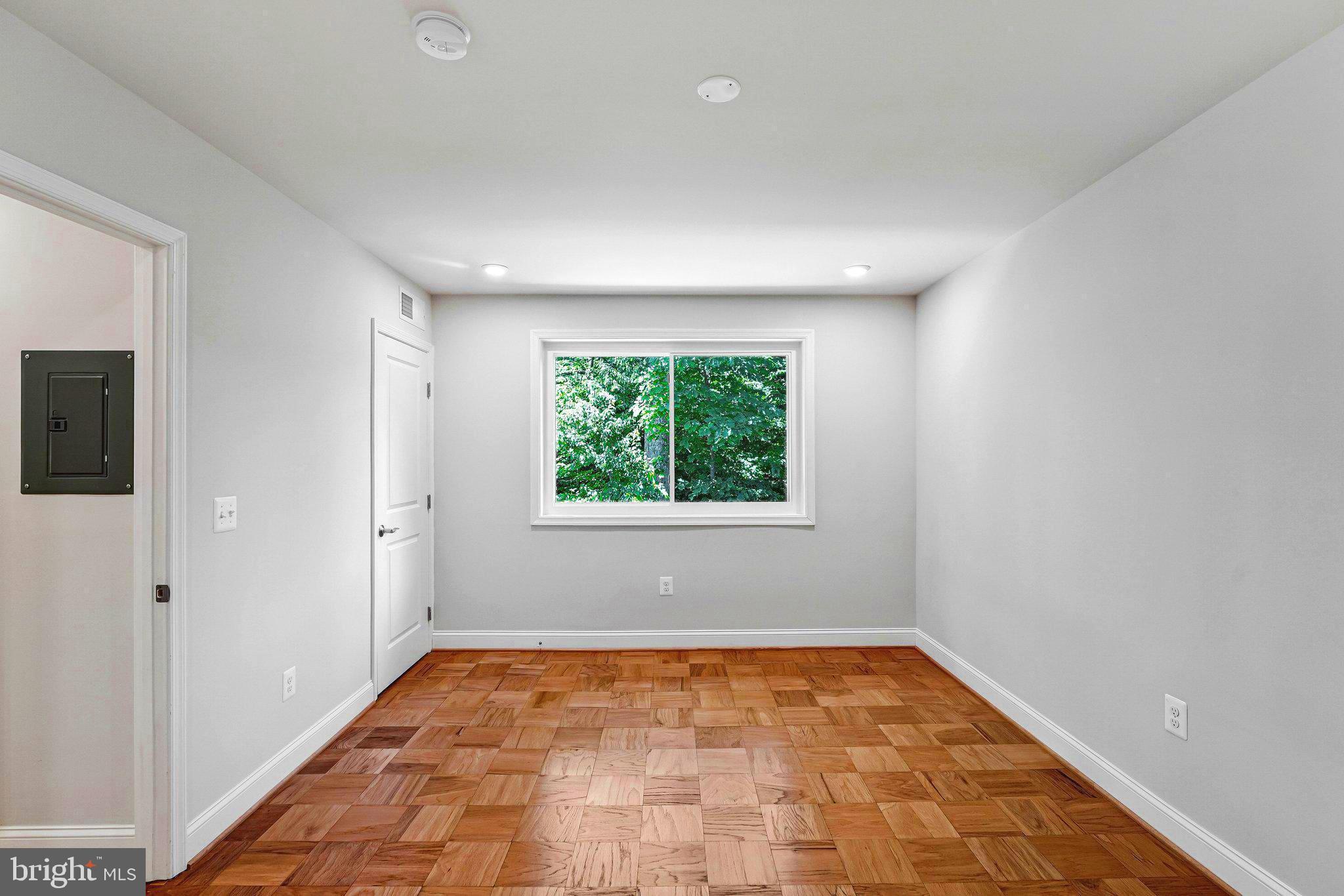 MOSBY WOODS GARDEN - Residential