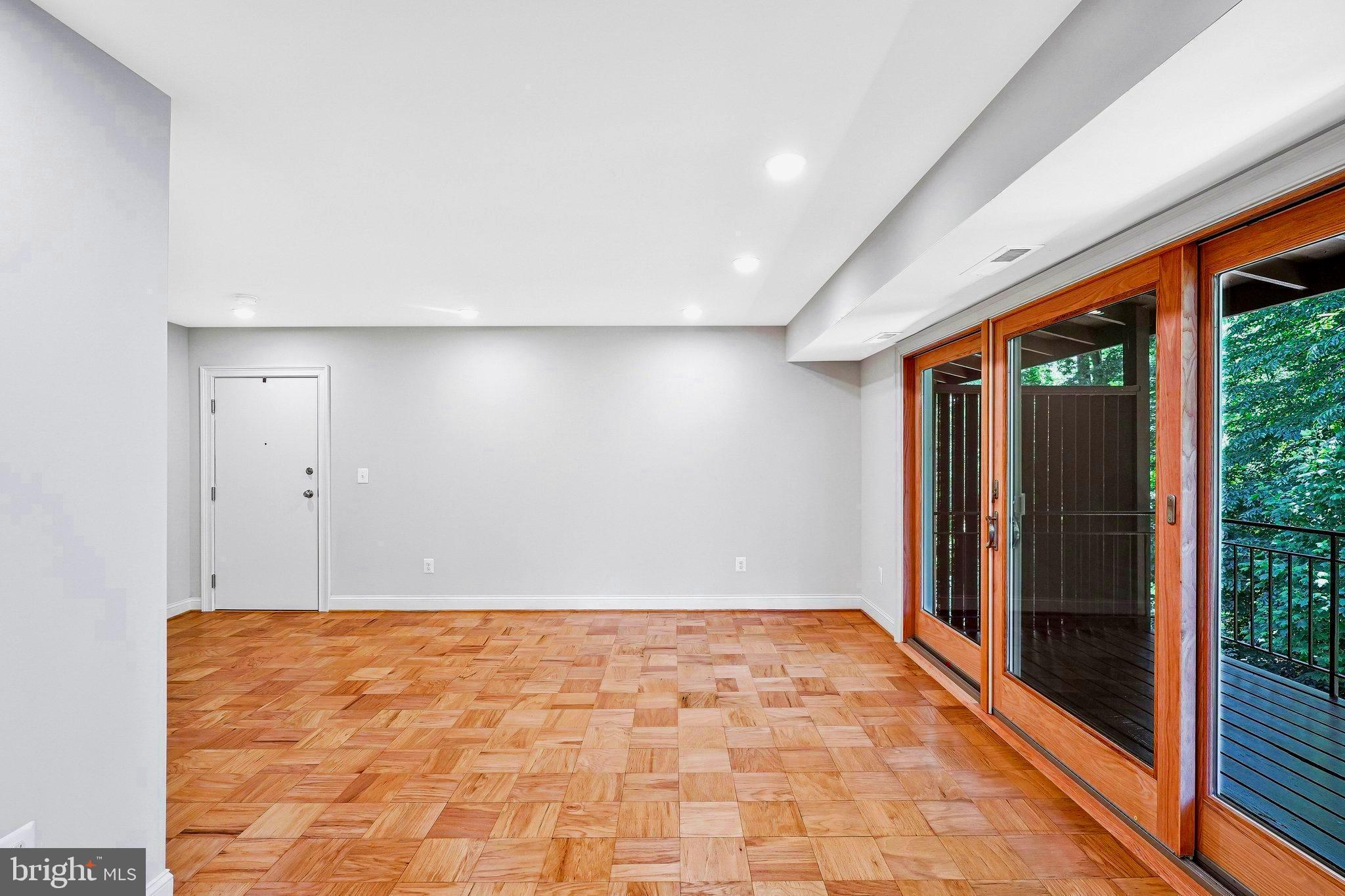 MOSBY WOODS GARDEN - Residential