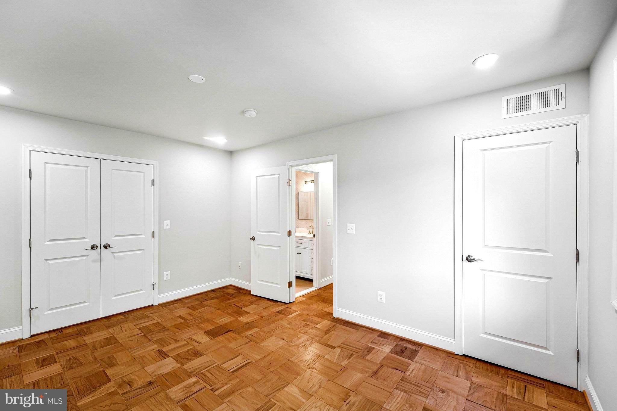 MOSBY WOODS GARDEN - Residential