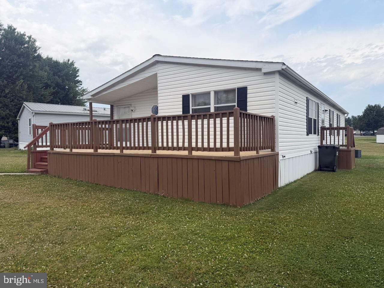 Ready for immediate occupancy! 1998 REDMAN Doublewide with 3 beds, 2 baths. All appliances stay! $900/mo lot rent. Pet friendly rules. All ages community (Pheasant Ridge) with a swimming pool. Optional 1 year home warranty available for purchase. see 28 pics!