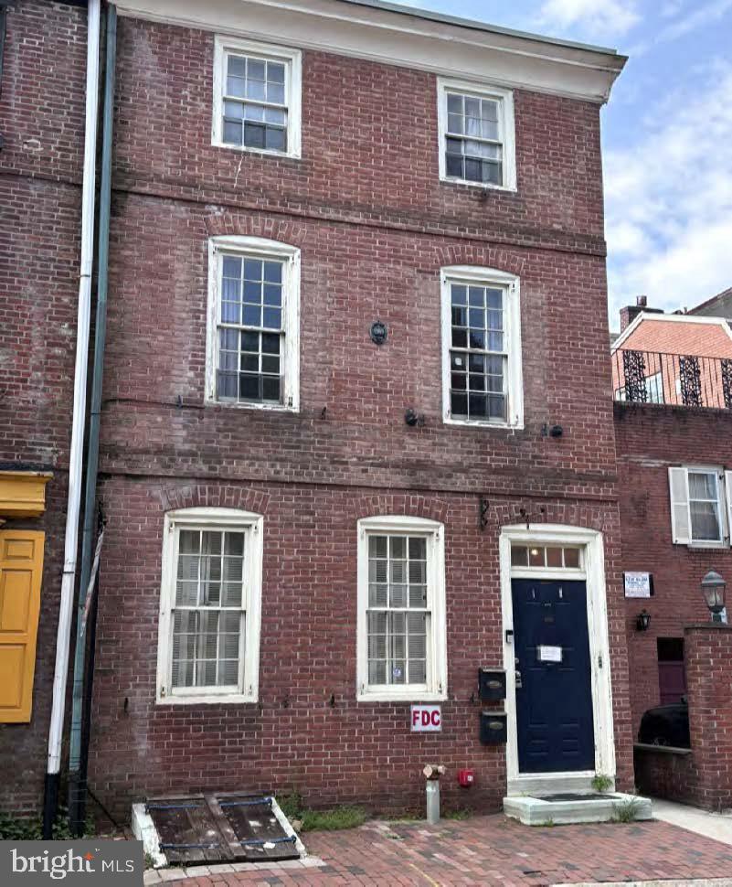 Available now, mixed-use property at 128 Lombard Street (the “Property” or “Asset”) situated in the affluent Society Hill neighborhood of Philadelphia. The Asset is comprised of an existing two-bedroom/two-bath apartment unit and 800± square feet of office space. The apartment unit boasts luxury finishes including stone countertops, stainless steel appliances, upgraded fixtures, and a private outdoor space. 

The Asset presents the opportunity to acquire a building with unparalleled character in a high-quality location. This is a turnkey asset allowing a new owner the opportunity to upgrade the office space and command a rental premium over the prior in-place rent.

The Society Hill neighborhood is well known for its affluence and picturesque brownstones. It is one of the most historic and protected areas in the city maintaining its old-world charm dating back to the founding fathers.

The Property is located minutes from major transportation routes including Interstates 95, 76, and 676 and Delaware Avenue, providing daily commuters access to the entire Philadelphia MSA. Current and future tenants are steps from award-winning restaurants such as Pizzeria Stella, Zahav, Bridget Foy’s, and Bloomsday.