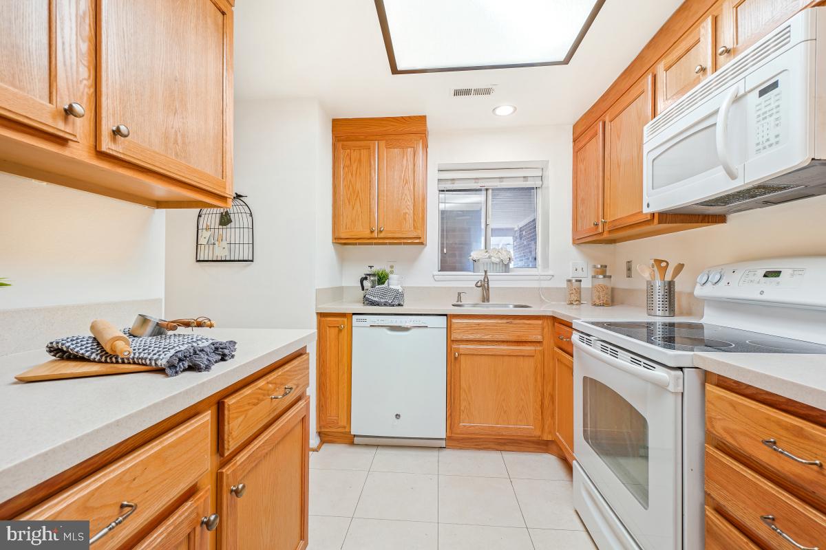 LEISURE WORLD - Residential