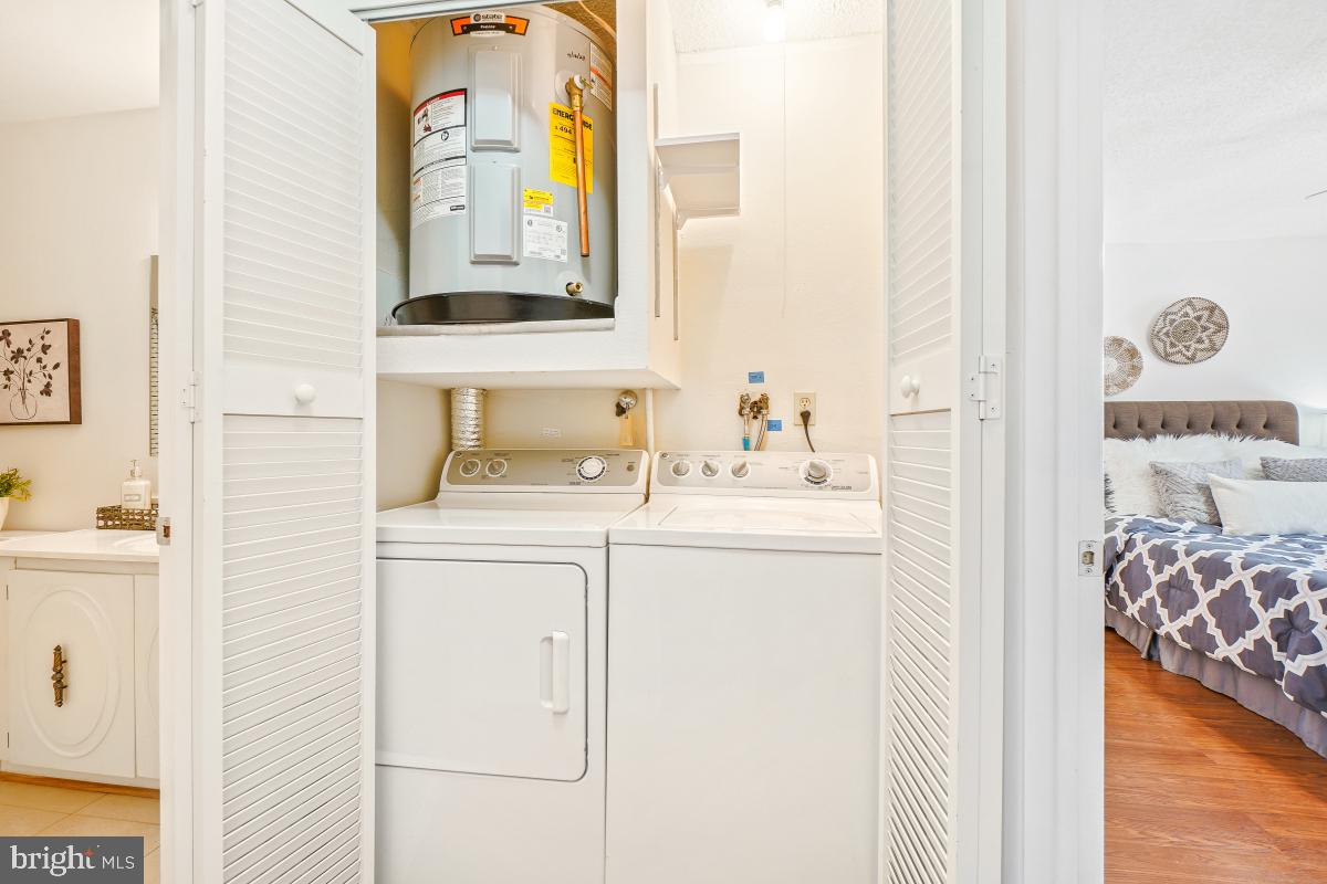 LEISURE WORLD - Residential
