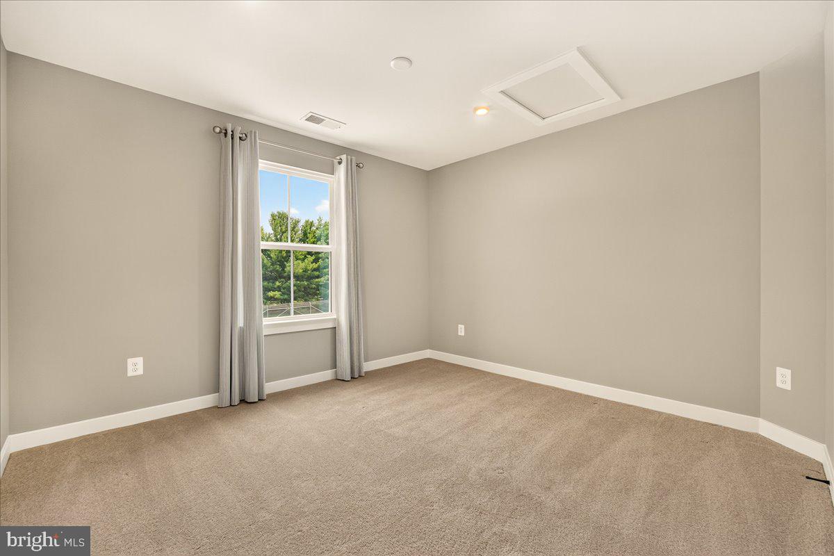 SYCAMORE RIDGE - Residential Lease