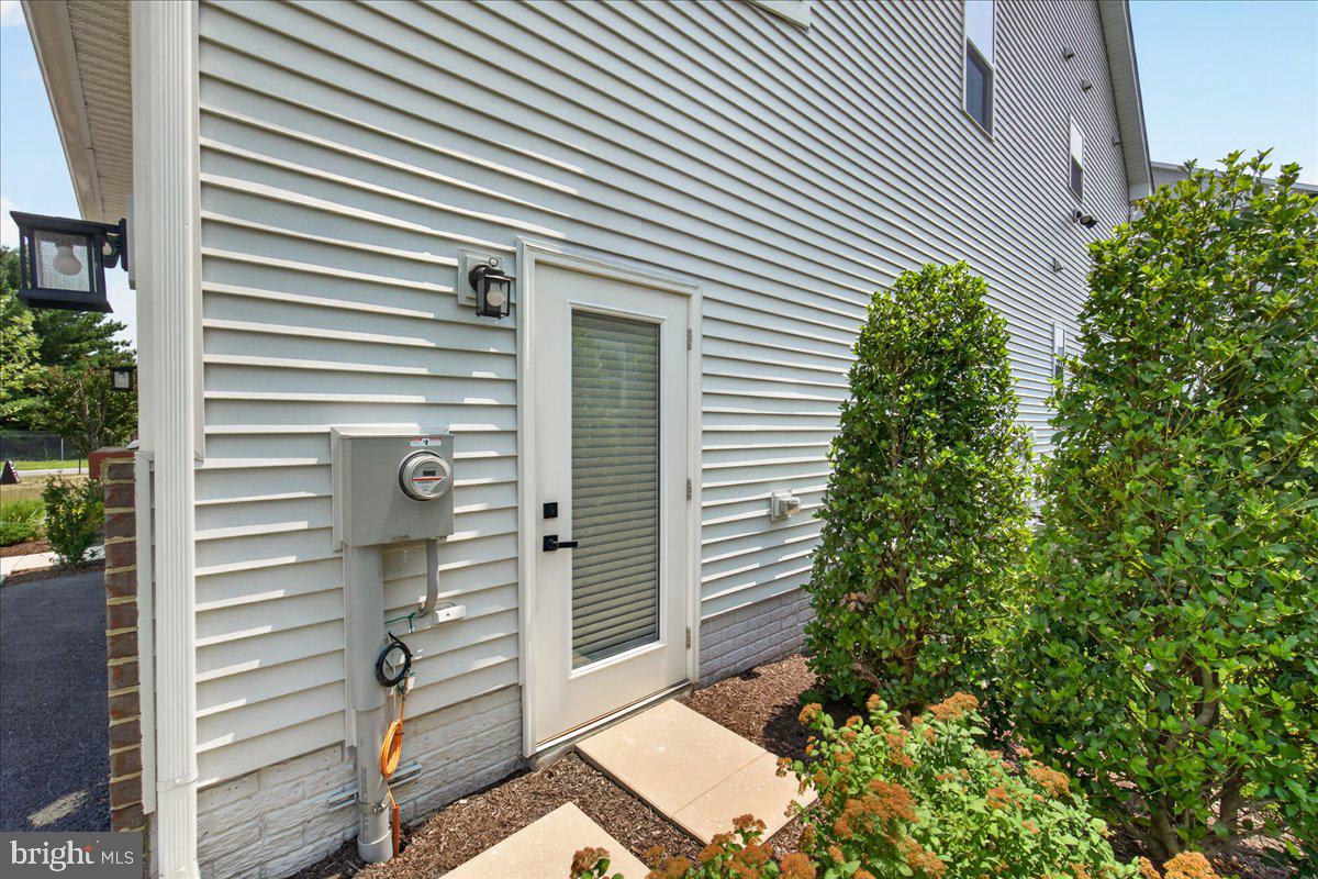 SYCAMORE RIDGE - Residential Lease