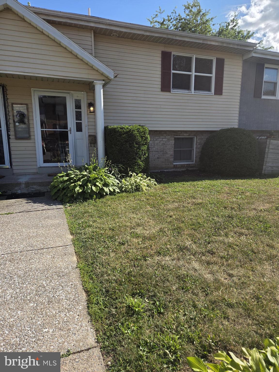 This charming bi-level townhouse in the desirable Middletown subdivision offers an excellent investment opportunity with a solid foundation for rental income. Built in 1975, this well-maintained property features 3 spacious bedrooms and 1.5 bathrooms, providing ample space for tenants. The full basement adds potential for additional living space or storage, enhancing its appeal. Equipped with essential appliances, including a washer and dryer, and a refrigerator, this home is ready for immediate occupancy, minimizing vacancy periods. The off-street parking ensures convenience for residents, while the manageable lot size of 0.06 acres allows for easy maintenance. Investors will appreciate the potential for steady cash flow in a community that values comfort and accessibility. With a total finished area of 2,016 sq ft, this property is poised to attract a wide range of tenants, making it a smart addition to any real estate portfolio. Don't miss out on this opportunity to secure a reliable income stream!