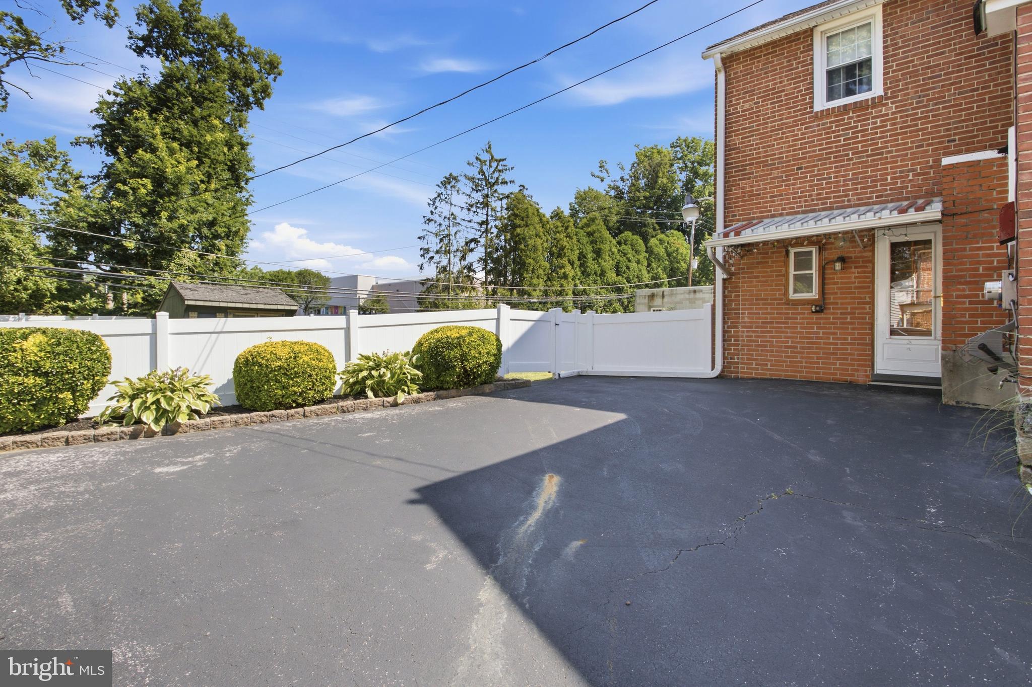 STONEY CREEK - Residential