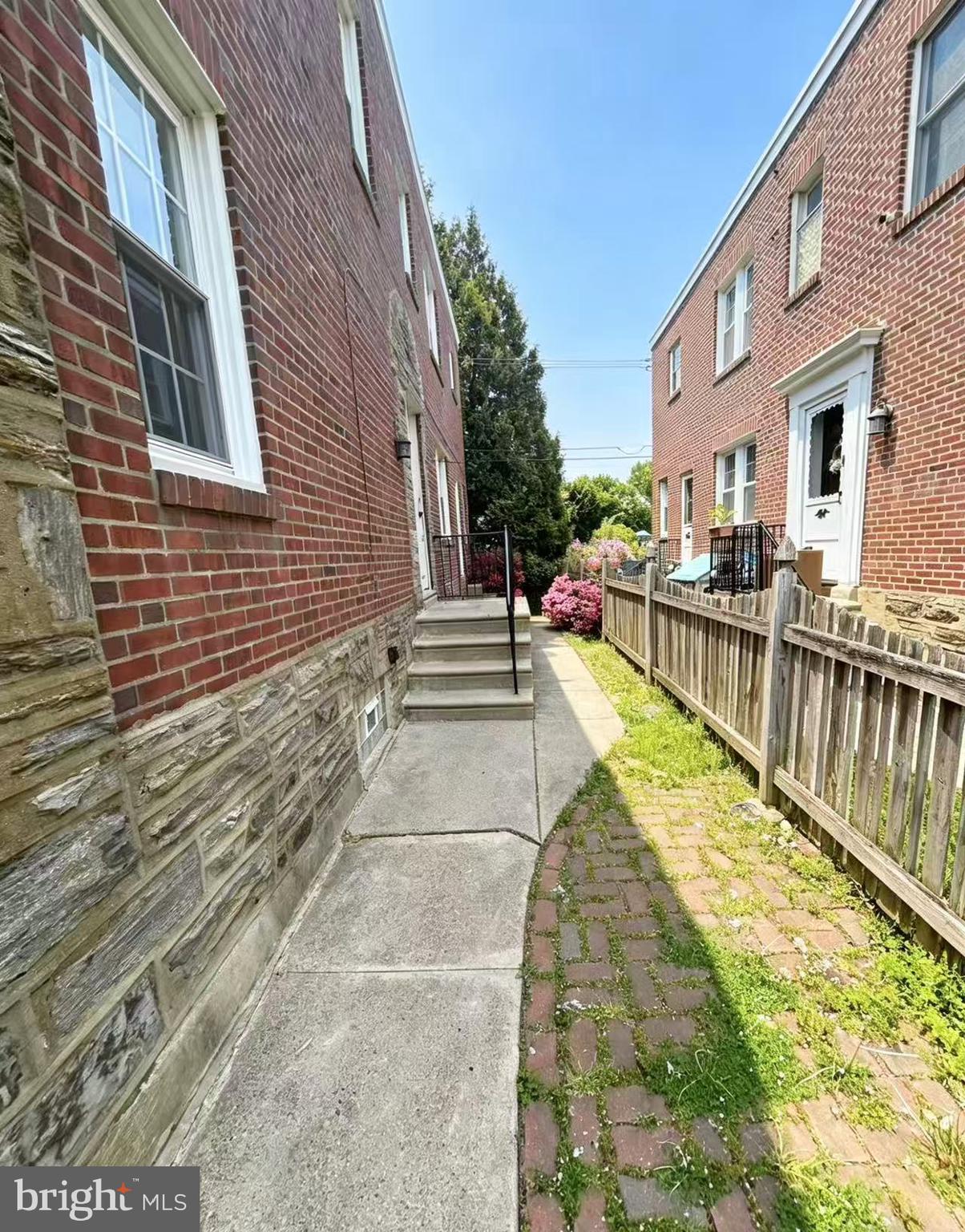 LAWNDALE - Residential