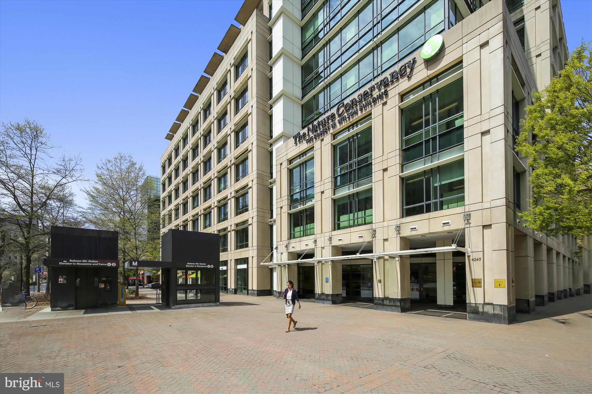 WILLIAMSBURG VILLAGE - Residential