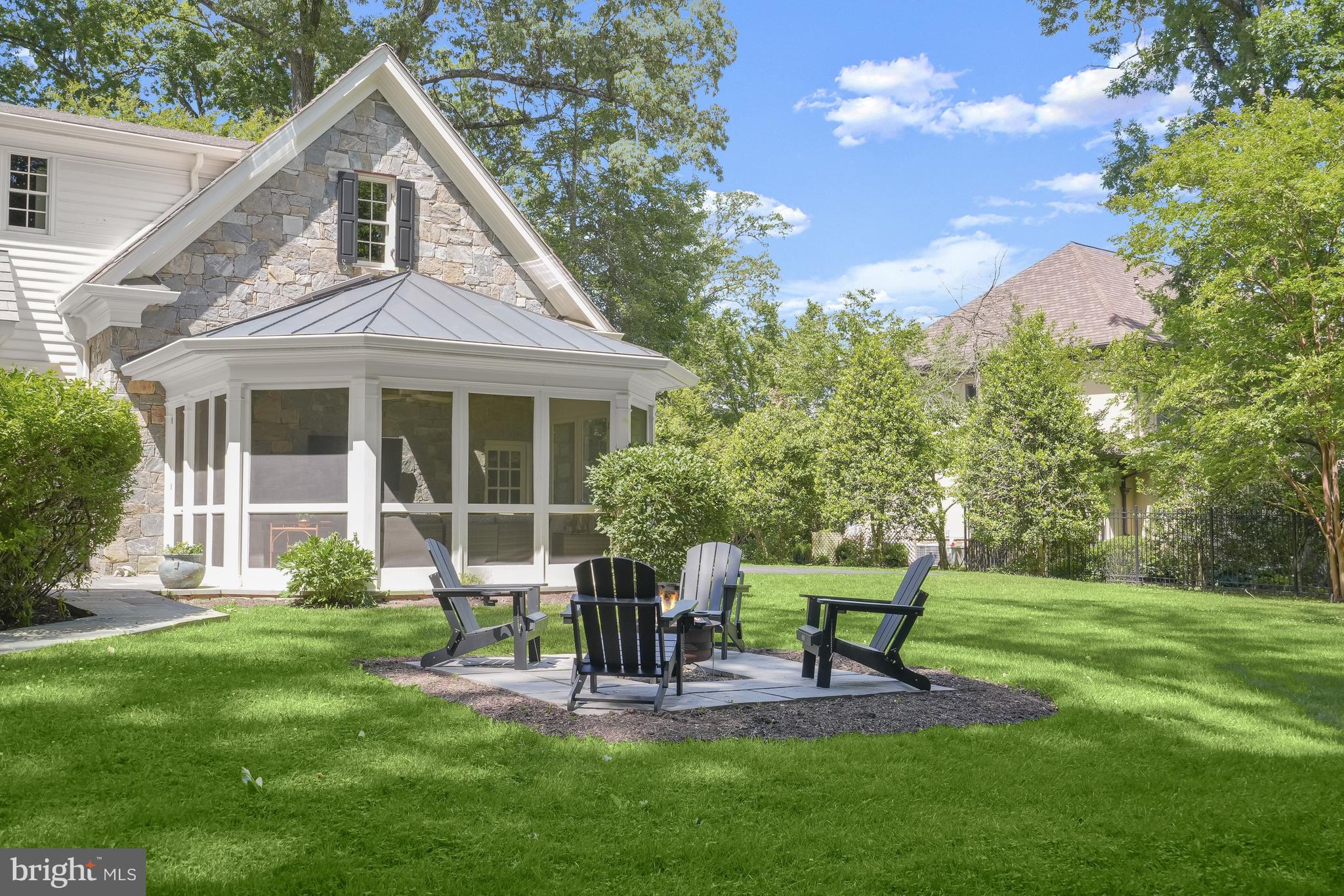 POTOMAC OUTSIDE - Residential