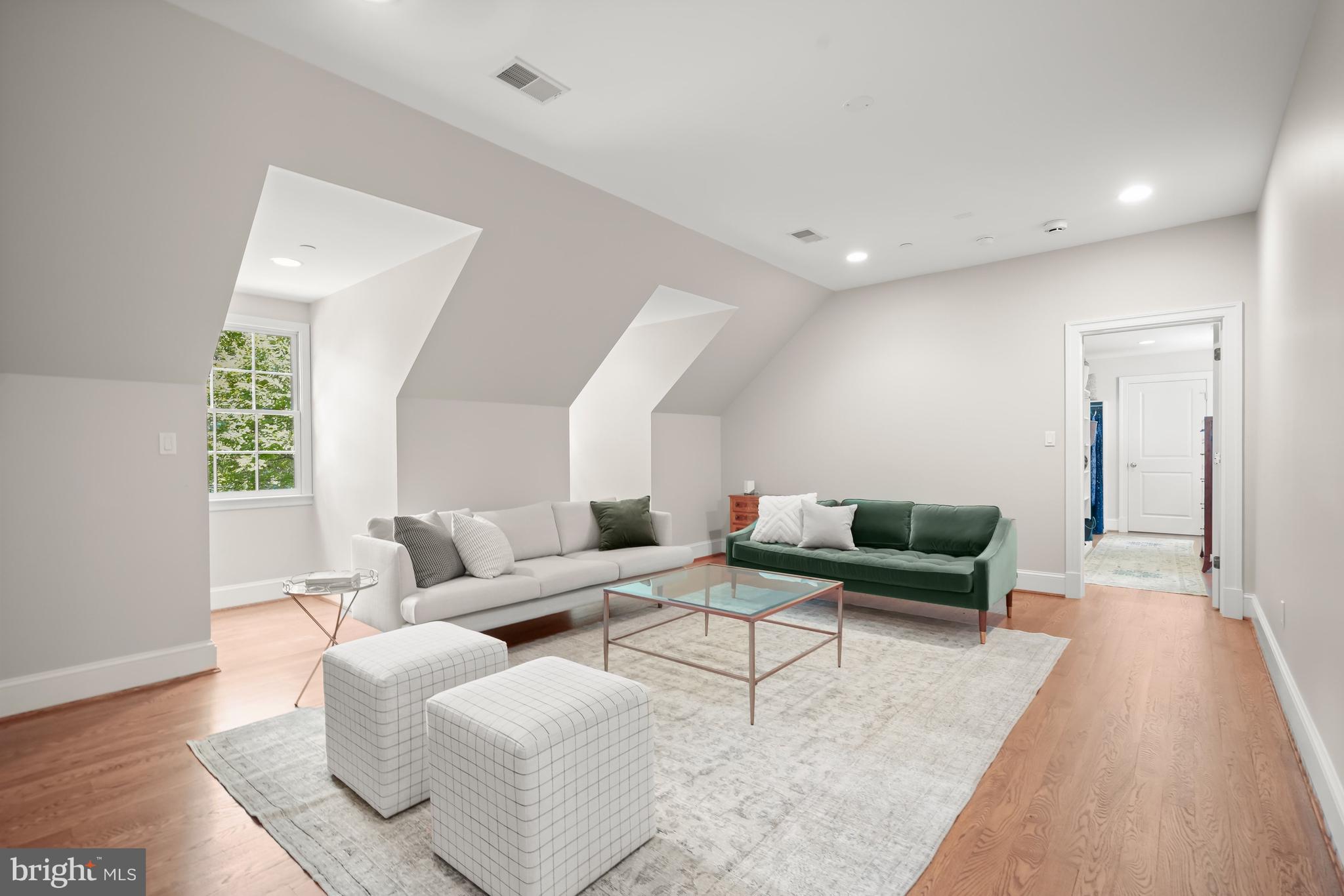 POTOMAC OUTSIDE - Residential