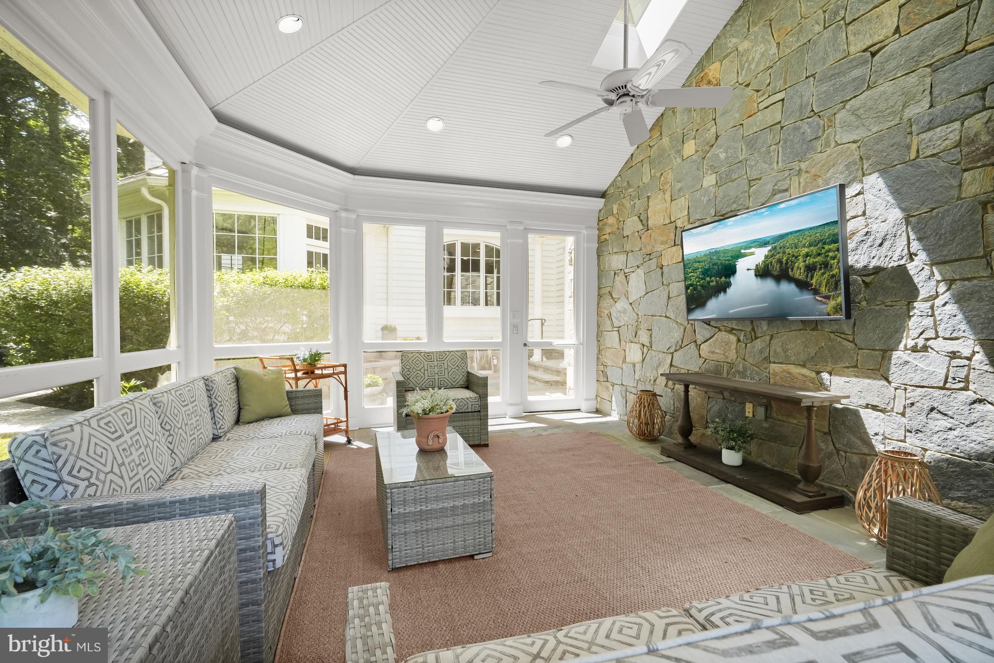 POTOMAC OUTSIDE - Residential