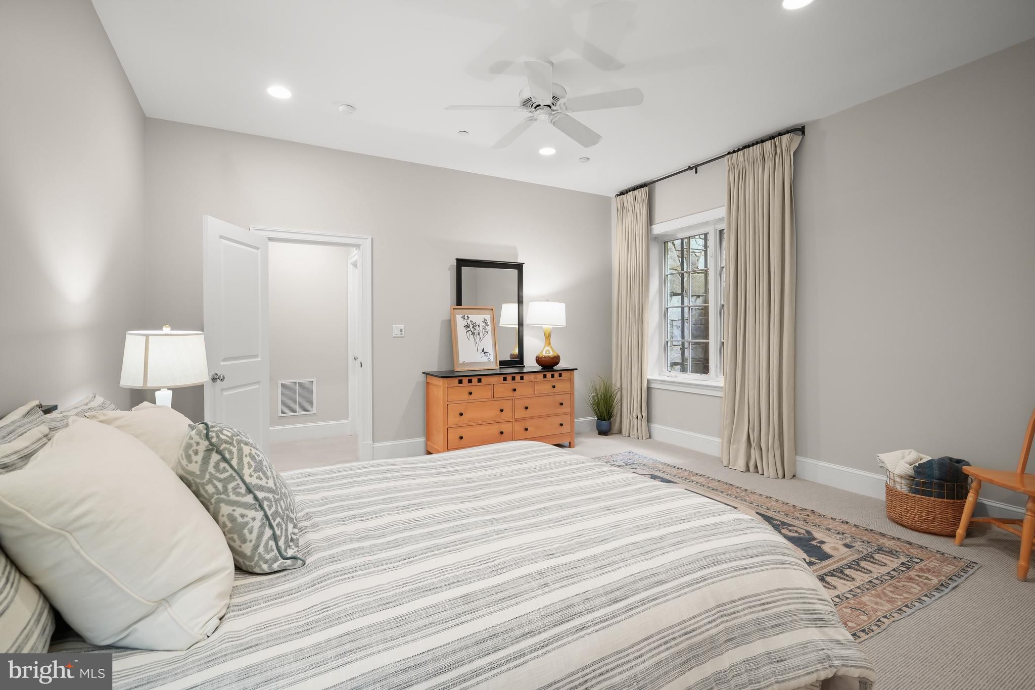 POTOMAC OUTSIDE - Residential