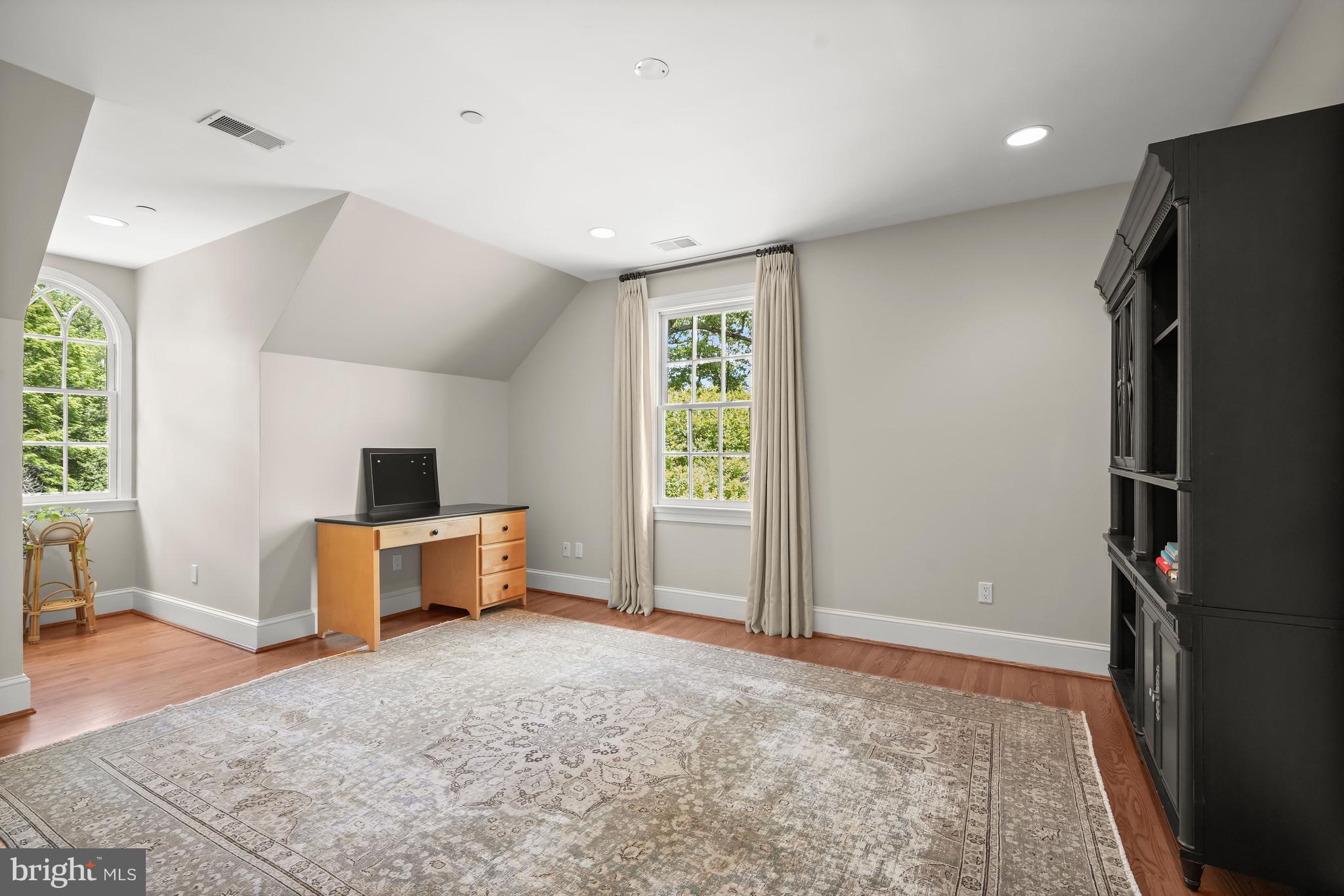 POTOMAC OUTSIDE - Residential