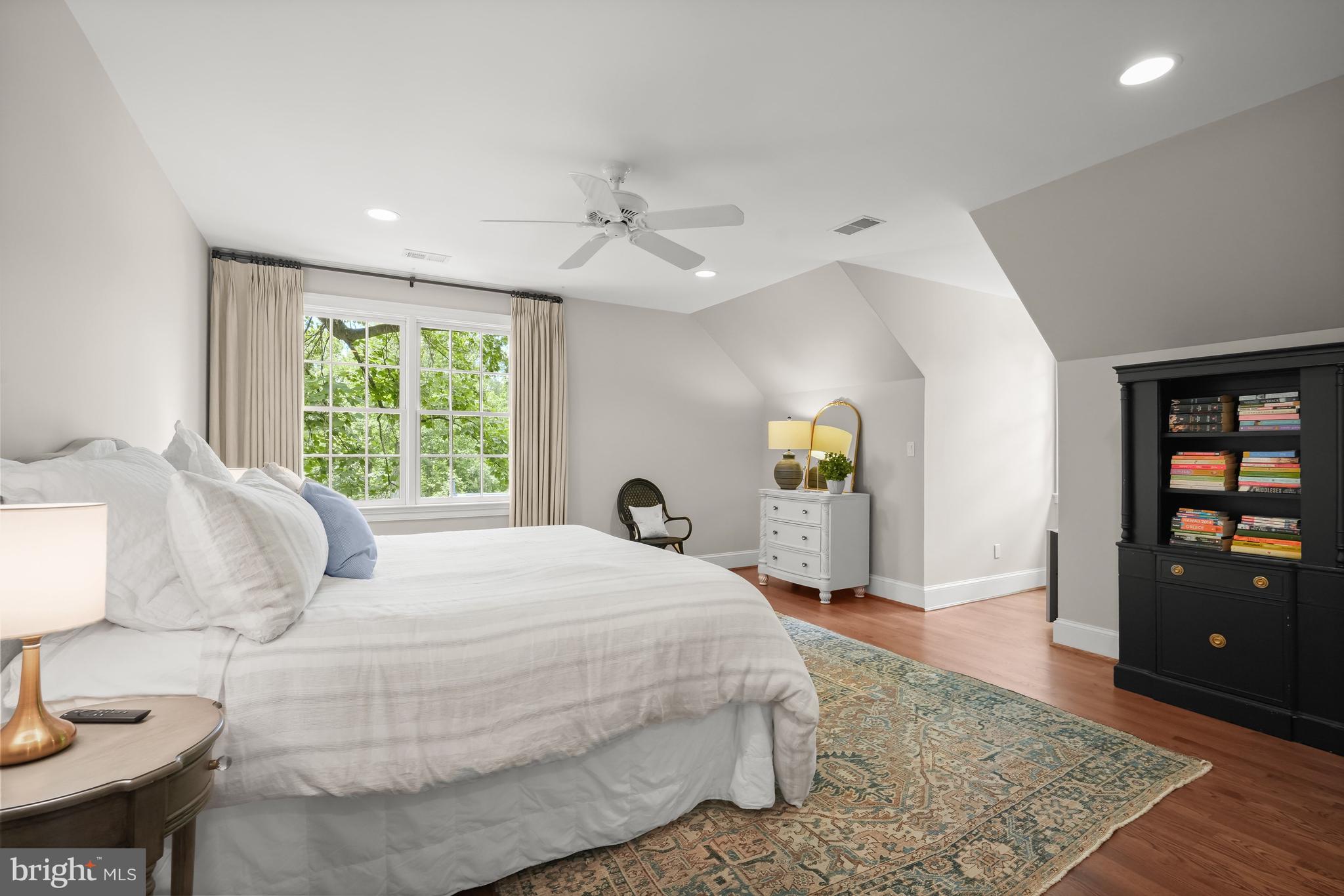 POTOMAC OUTSIDE - Residential