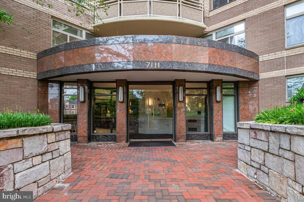 CRESCENT PLAZA - Residential